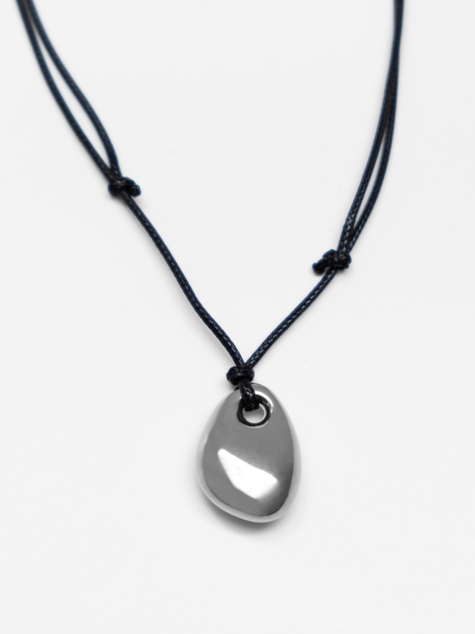 Lace necklace with drop pendant