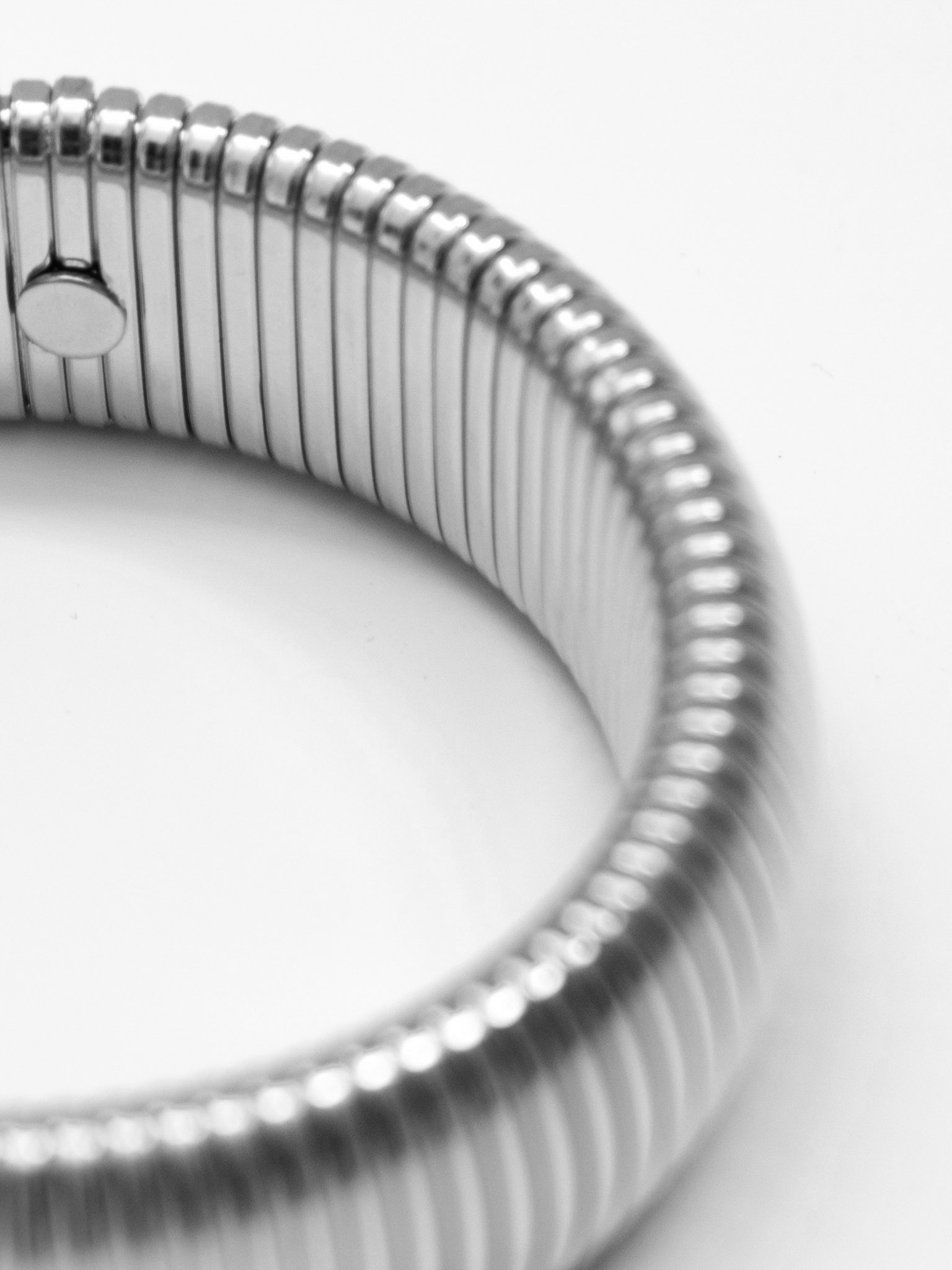 Round bracelet made of small blocks