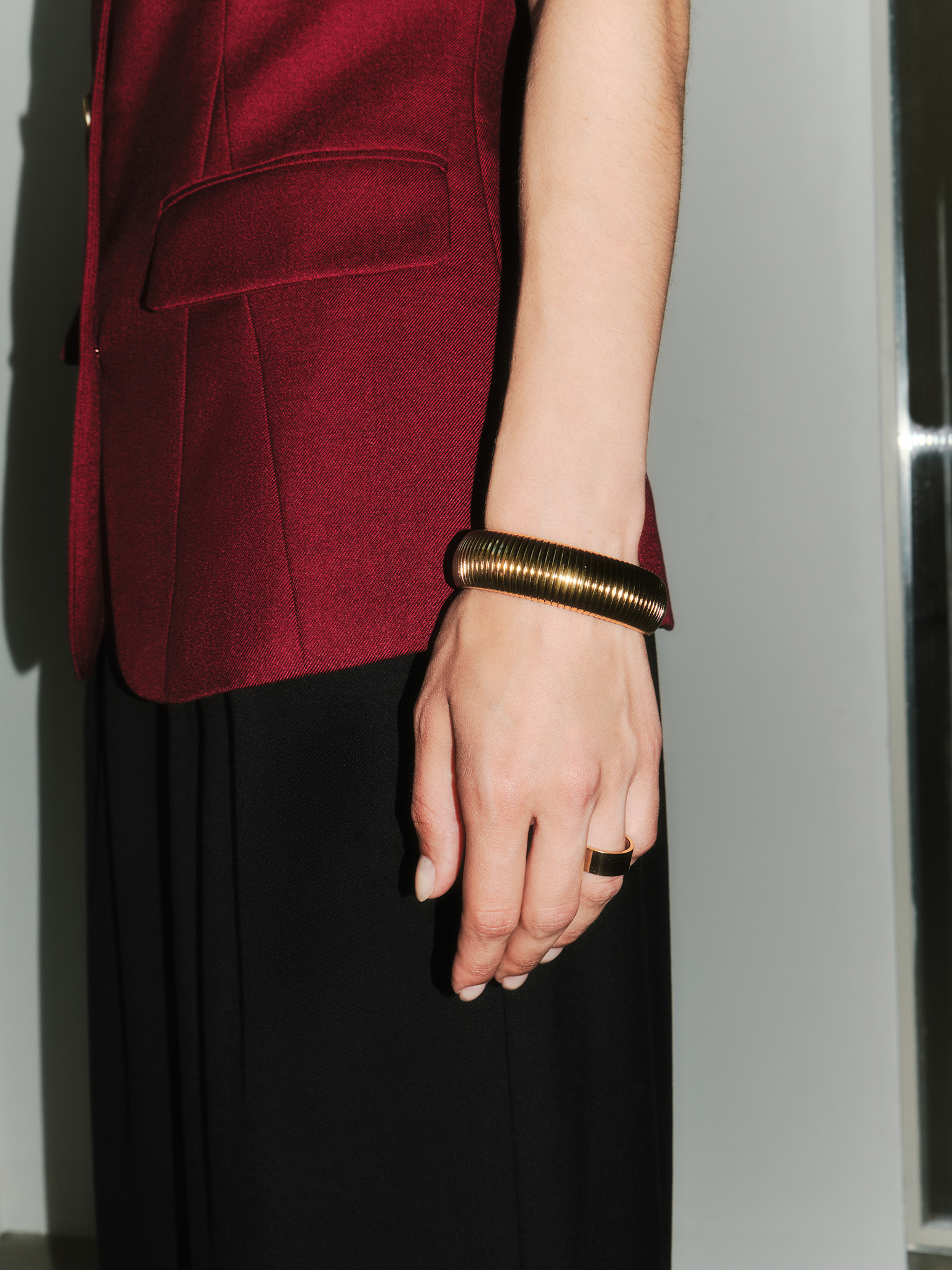 Round bracelet made of small blocks