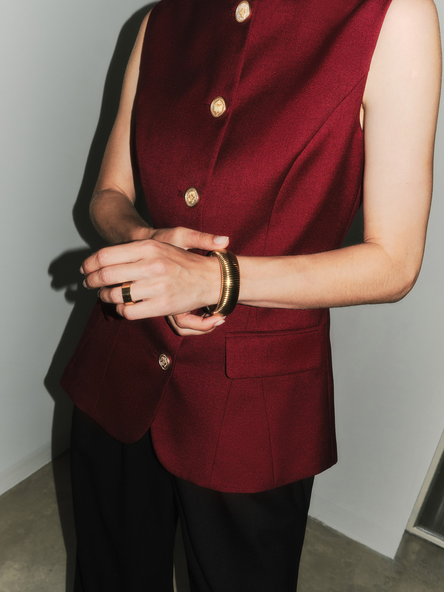 Round bracelet made of small blocks