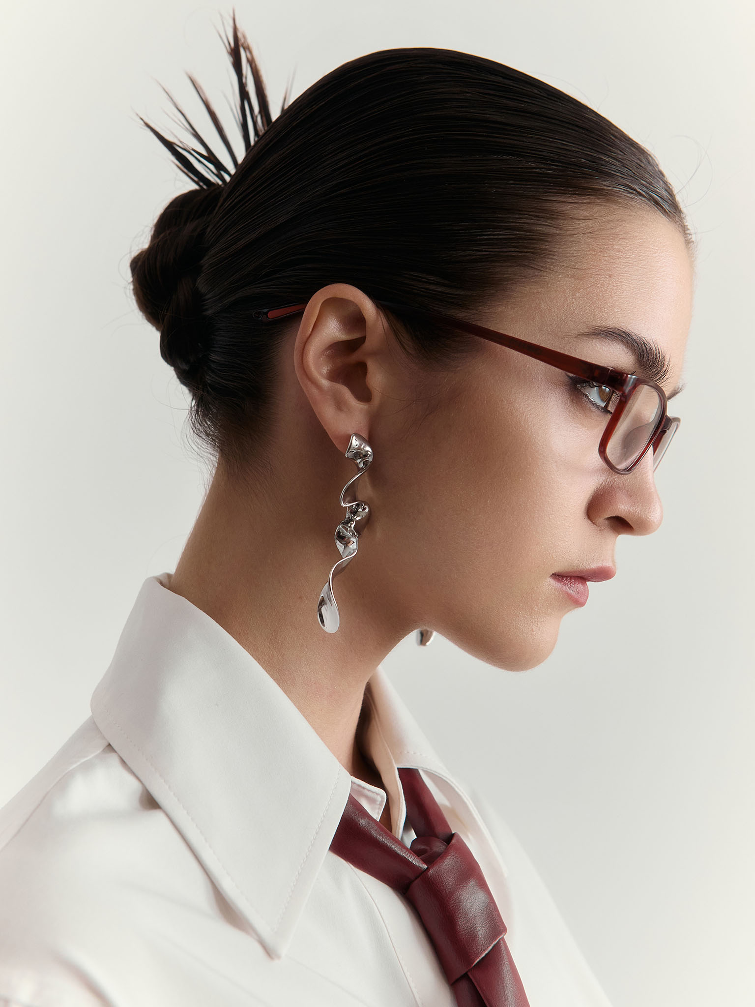 Curved metal stud earrings