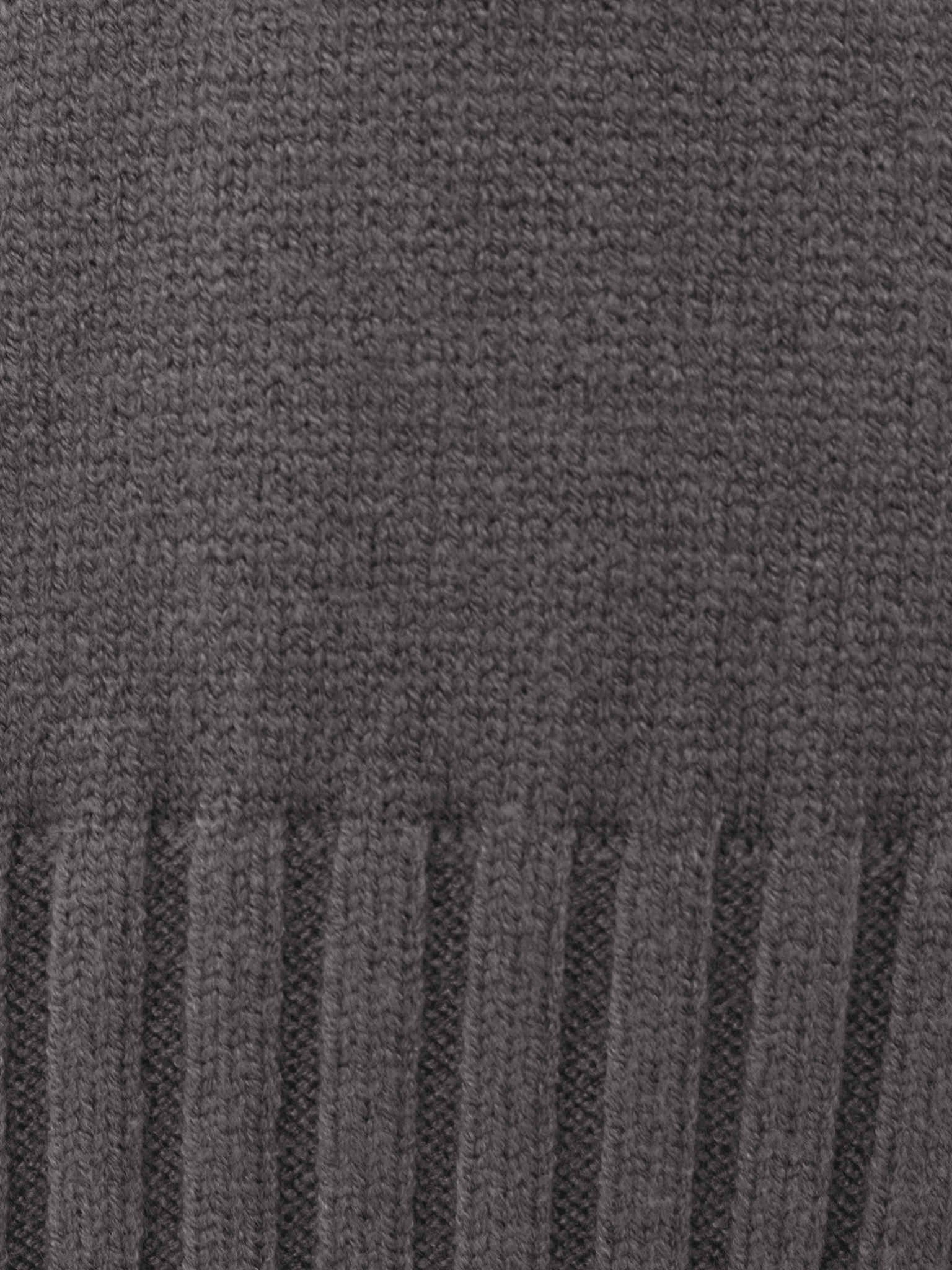 Loose jumper with V-neckline