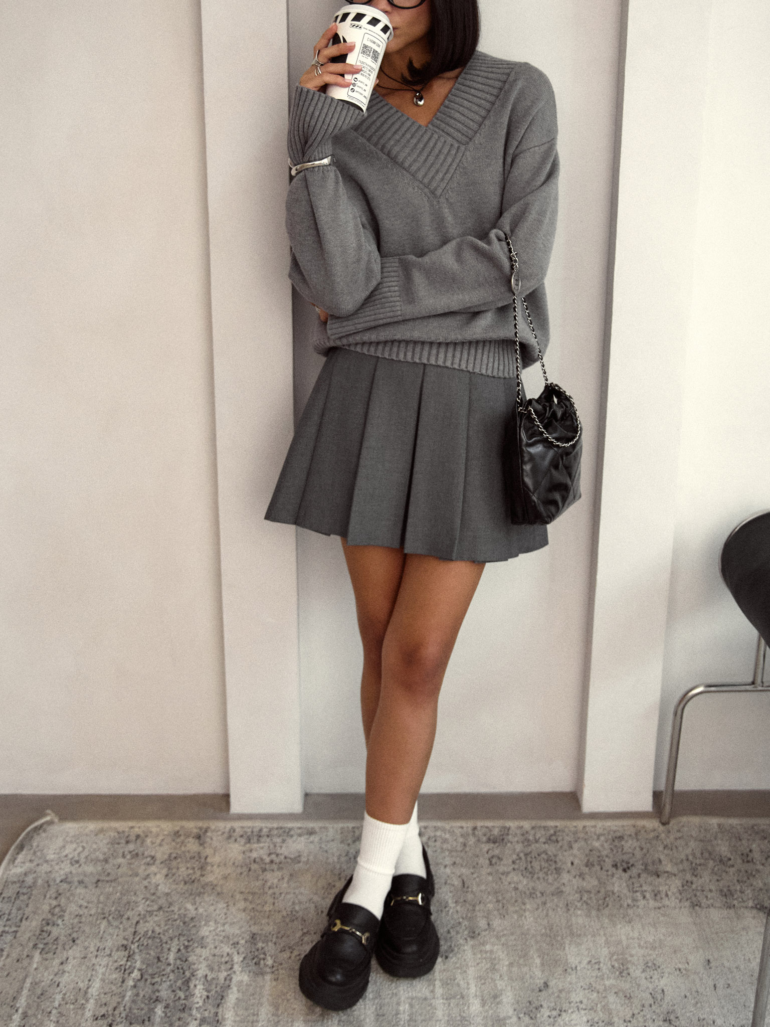 Loose jumper with V-neckline