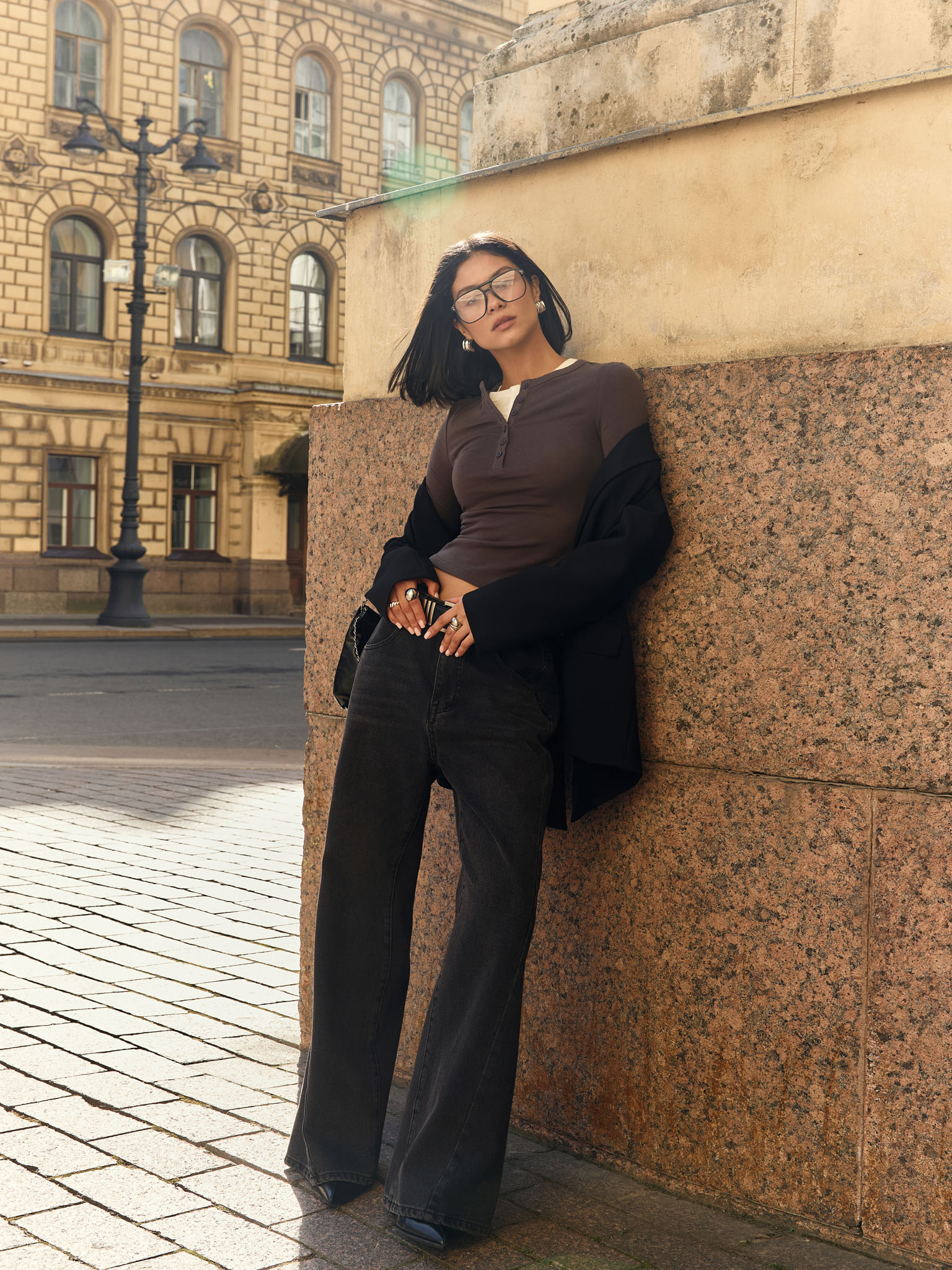 Трикотажный лонгслив с пуговицами на воротнике