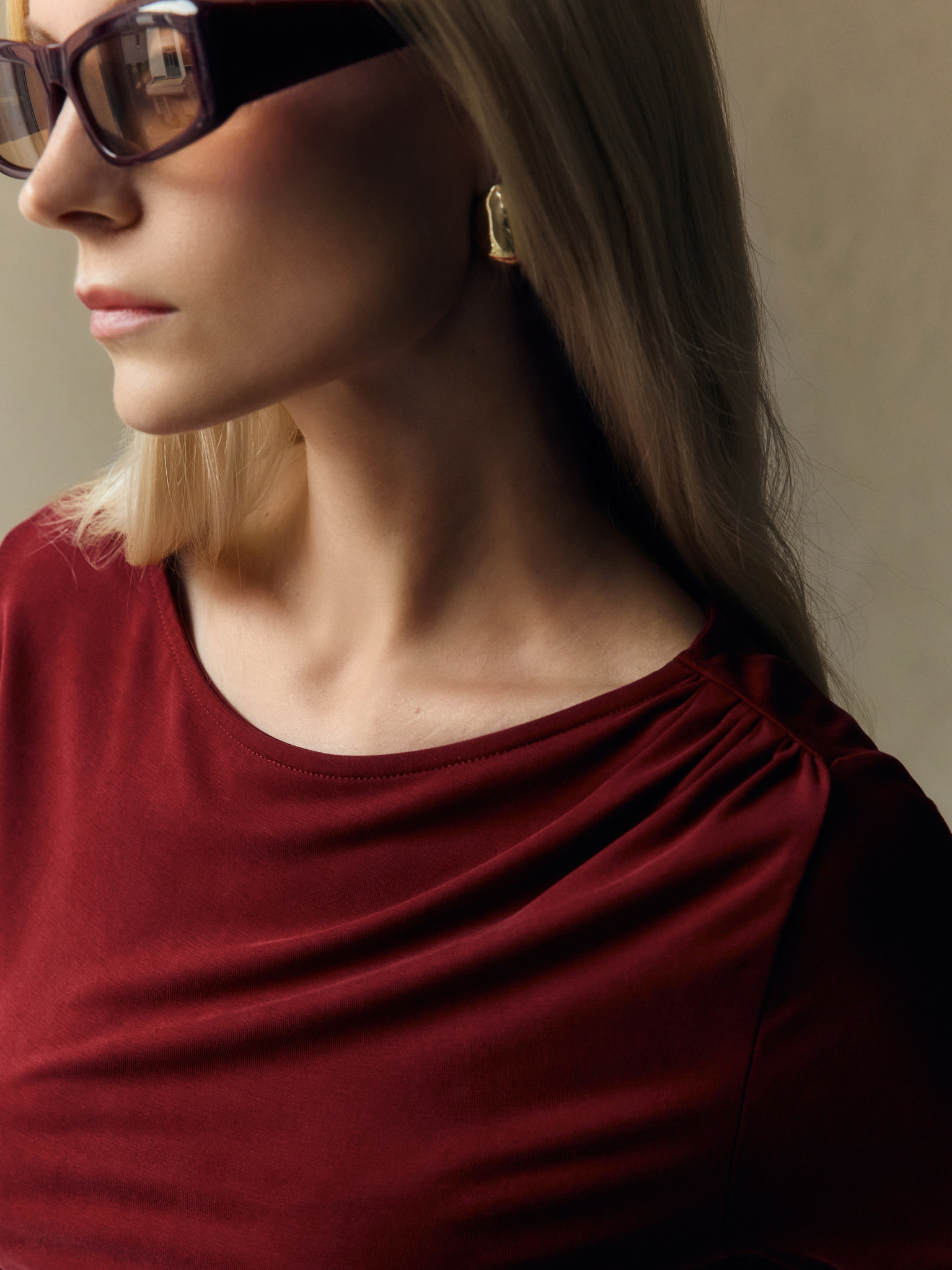 Jersey longsleeve with gathers at the shoulder and waist