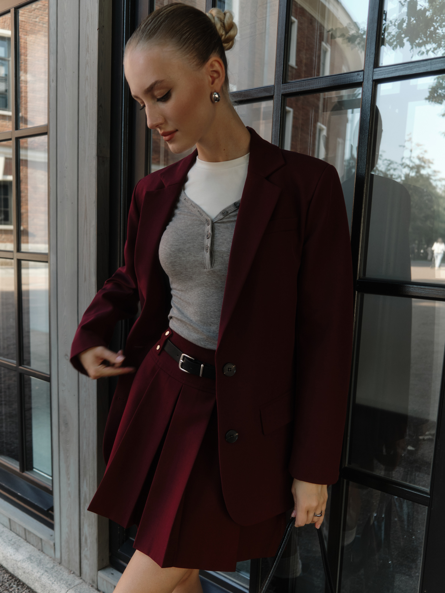 Knitted longsleeve with buttons and embroidery