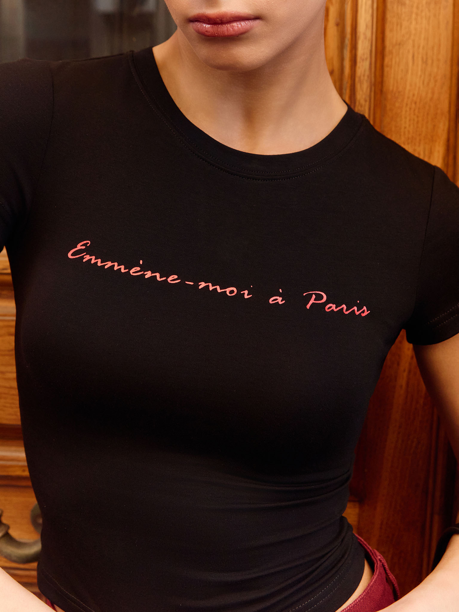 Cropped fitted T-shirt with lettering