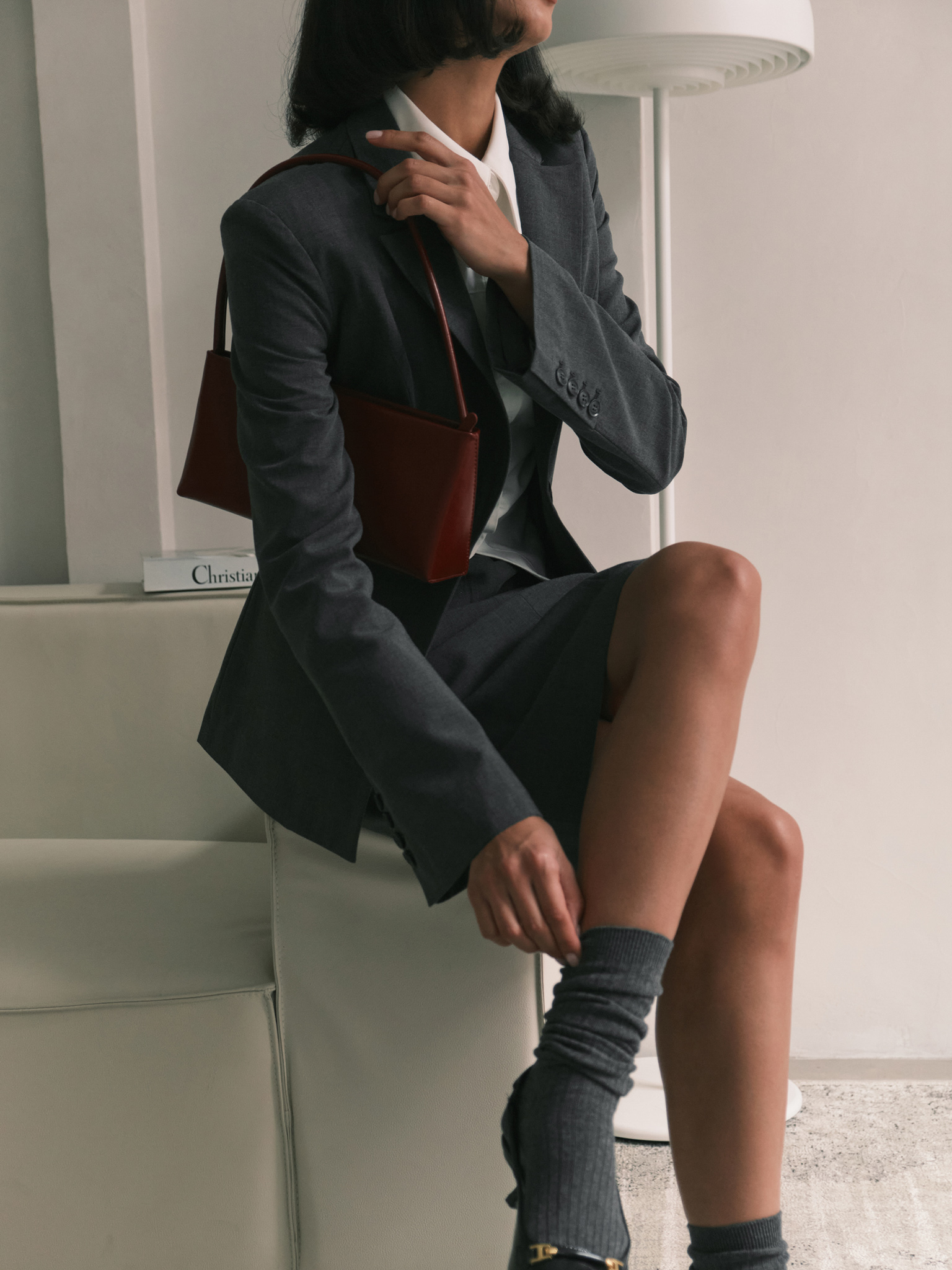 Knee-length mini skirt with imitation side pockets and a belt