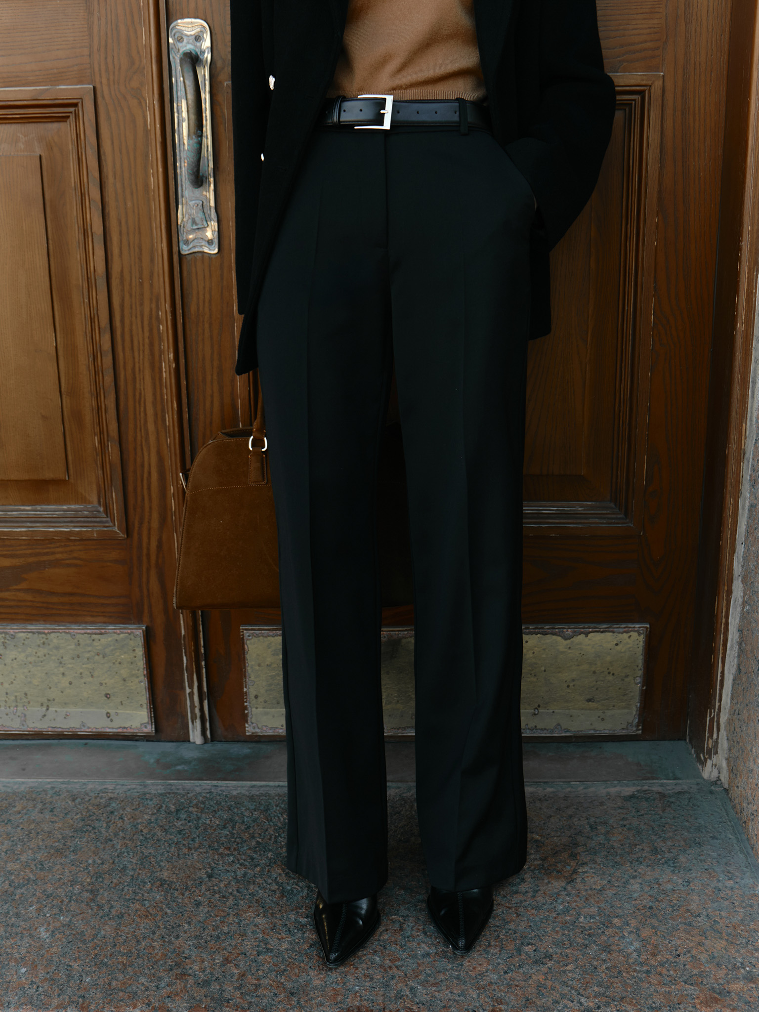 Loose suiting trousers with a belt