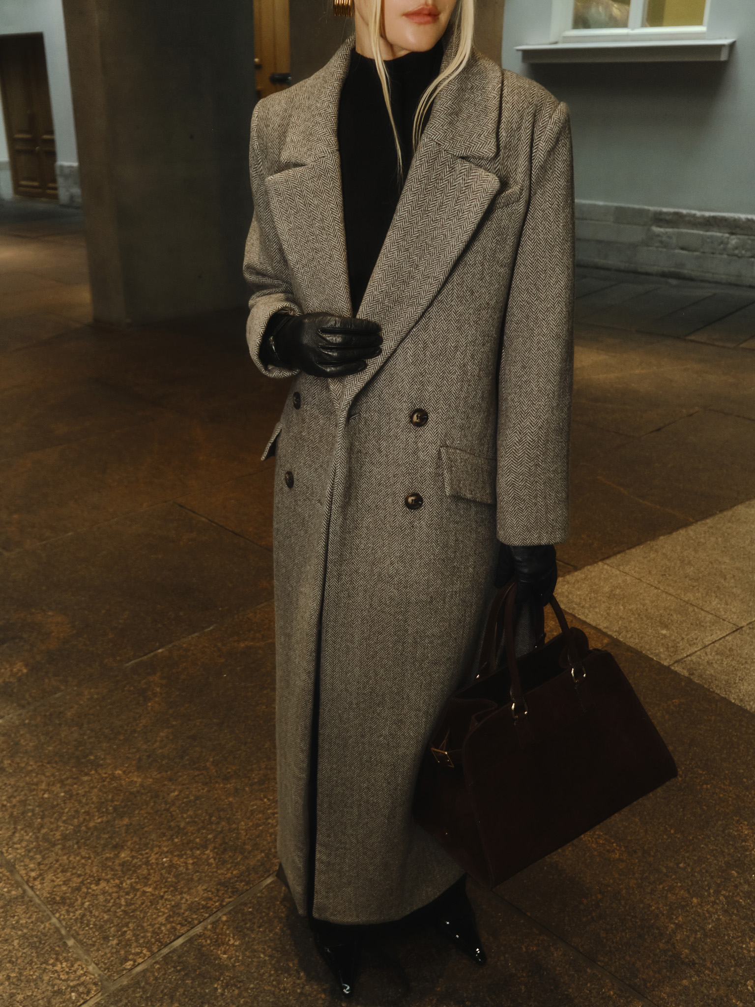 Woollen maxi coat with small ornaments