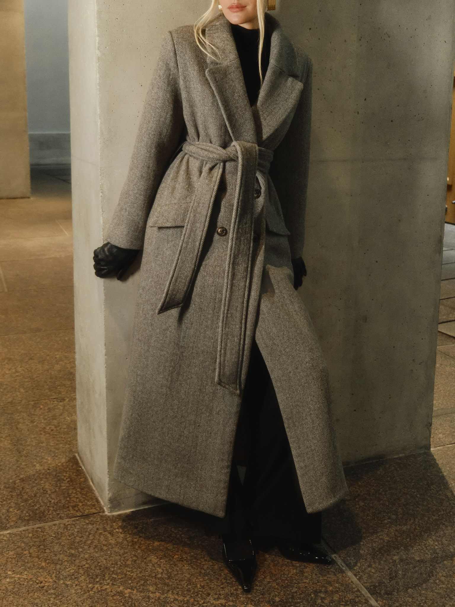 Woollen maxi coat with small ornaments