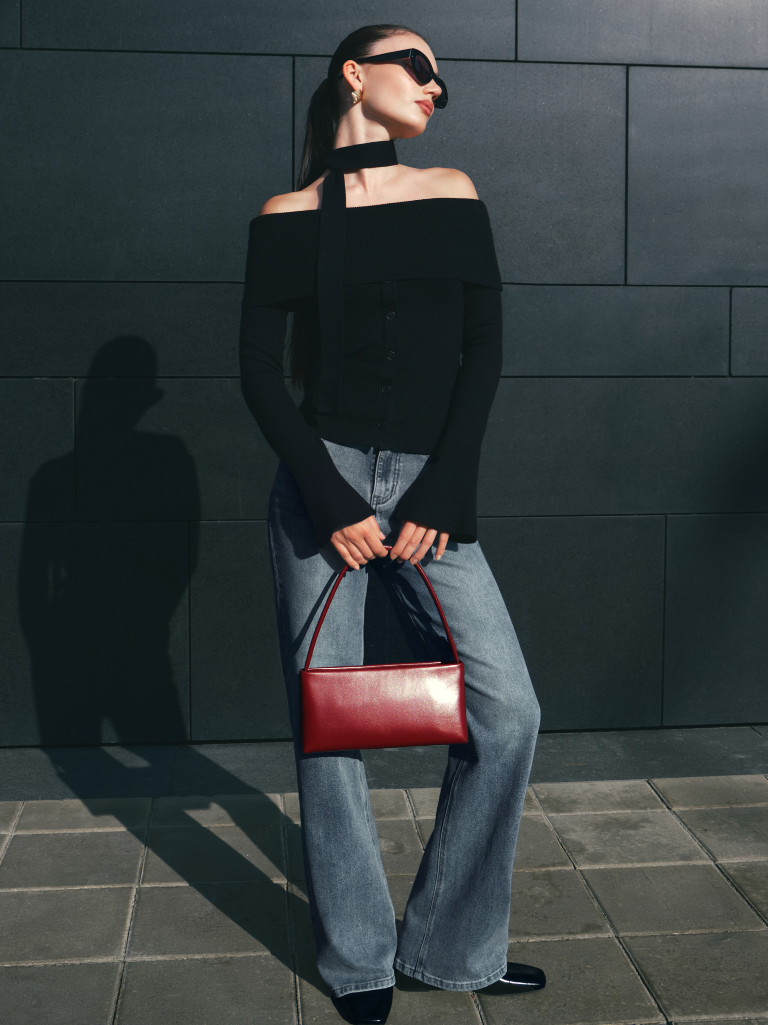 Knitted top with long sleeves and thin scarf