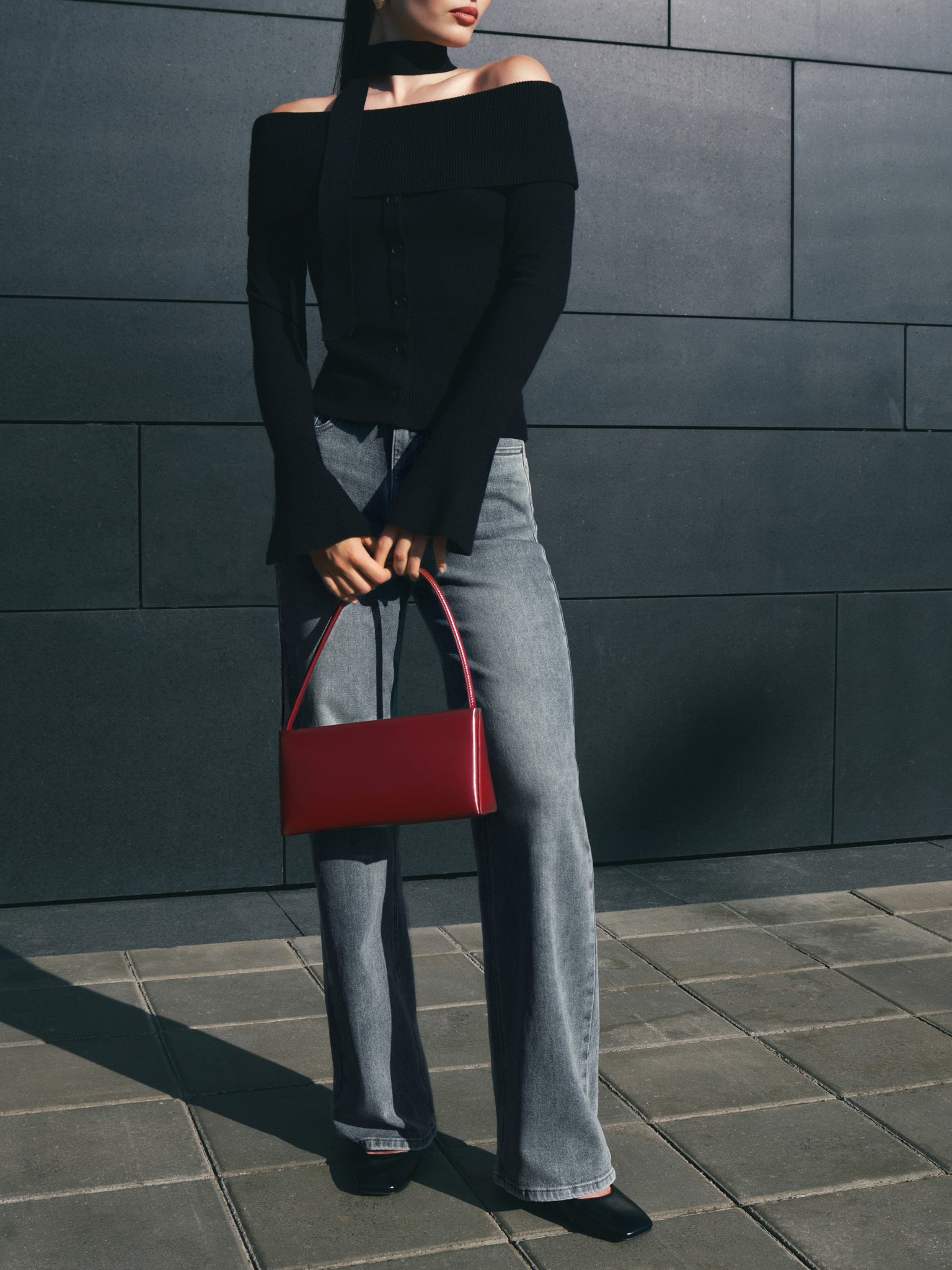 Knitted top with long sleeves and thin scarf