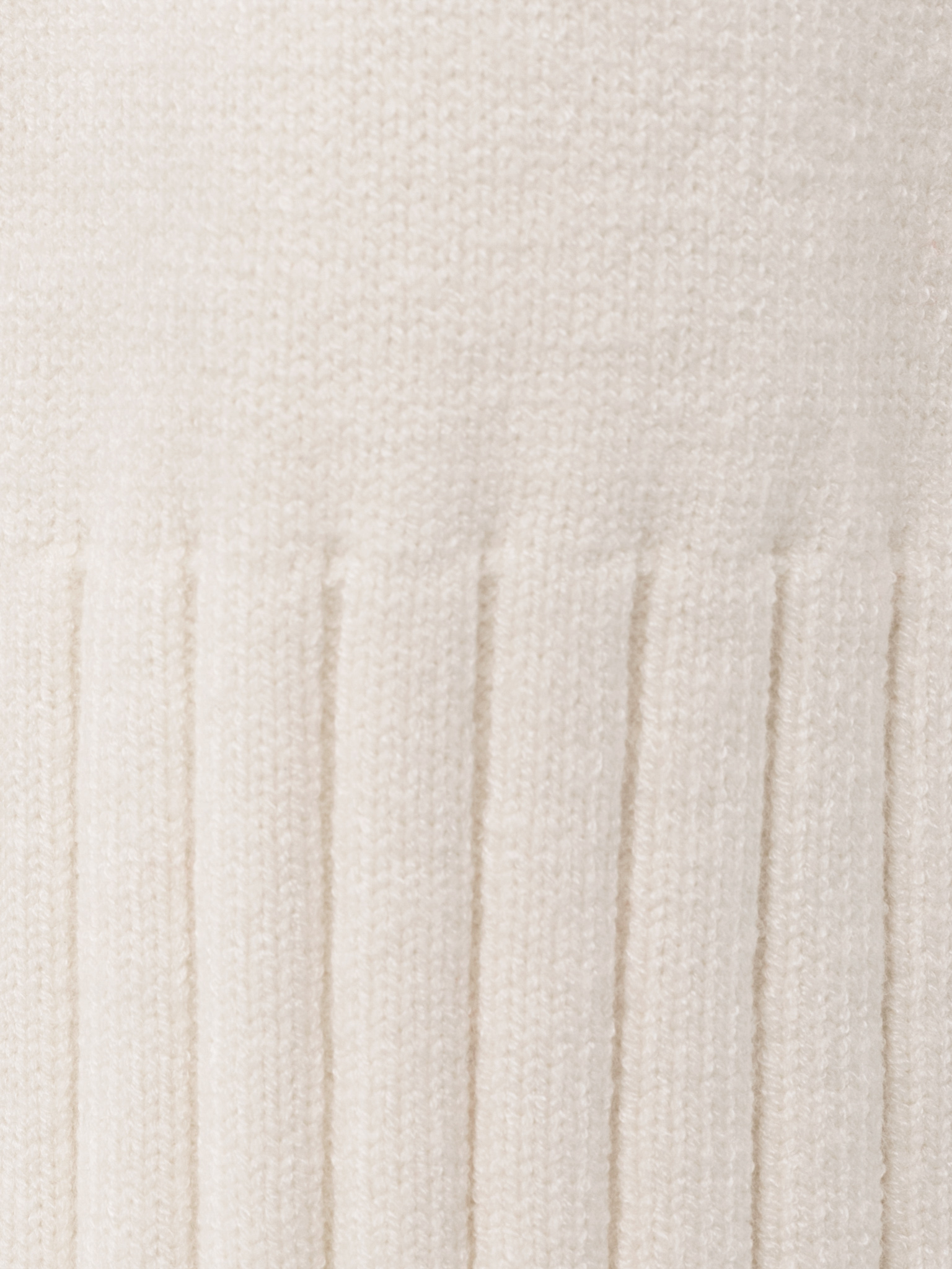 Strickpullover mit gerippten Details