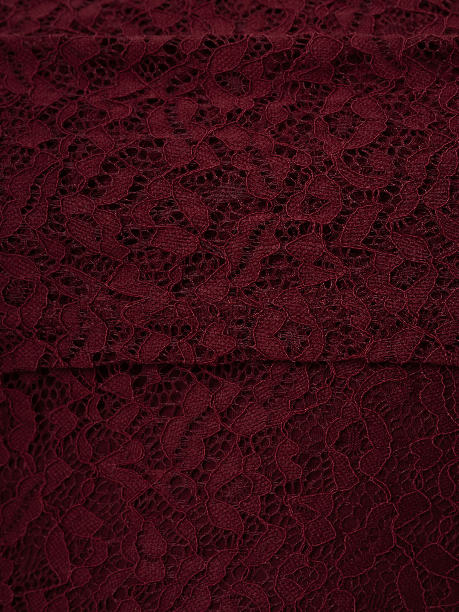 Lace top with open shoulders and neck ribbon