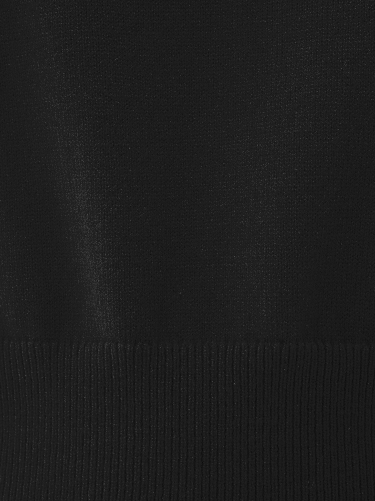 Knitted top with emphasised shoulders