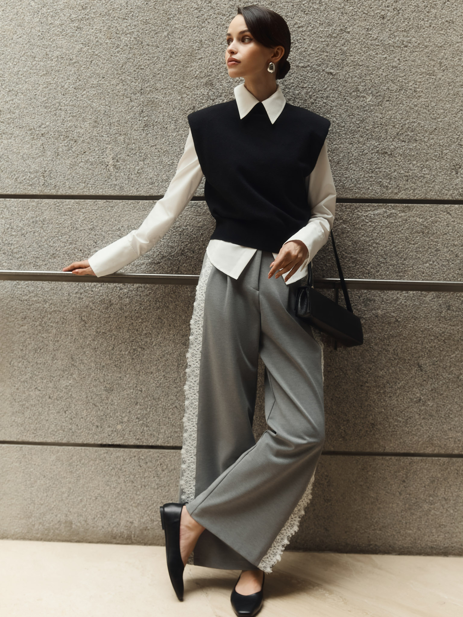 Knitted top with emphasised shoulders