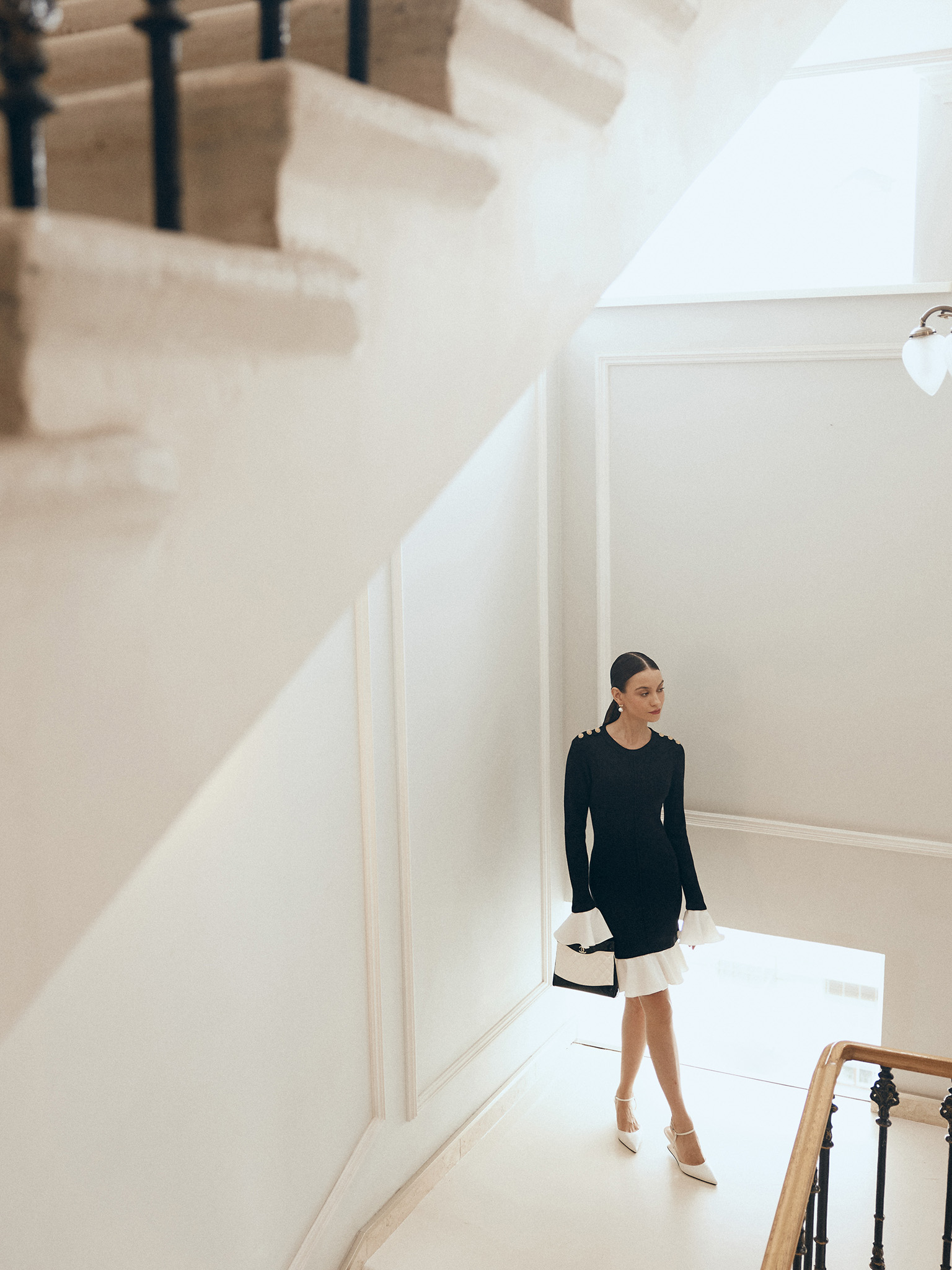 Mini knitted dress with contrasting flounces on the cuffs and skirt