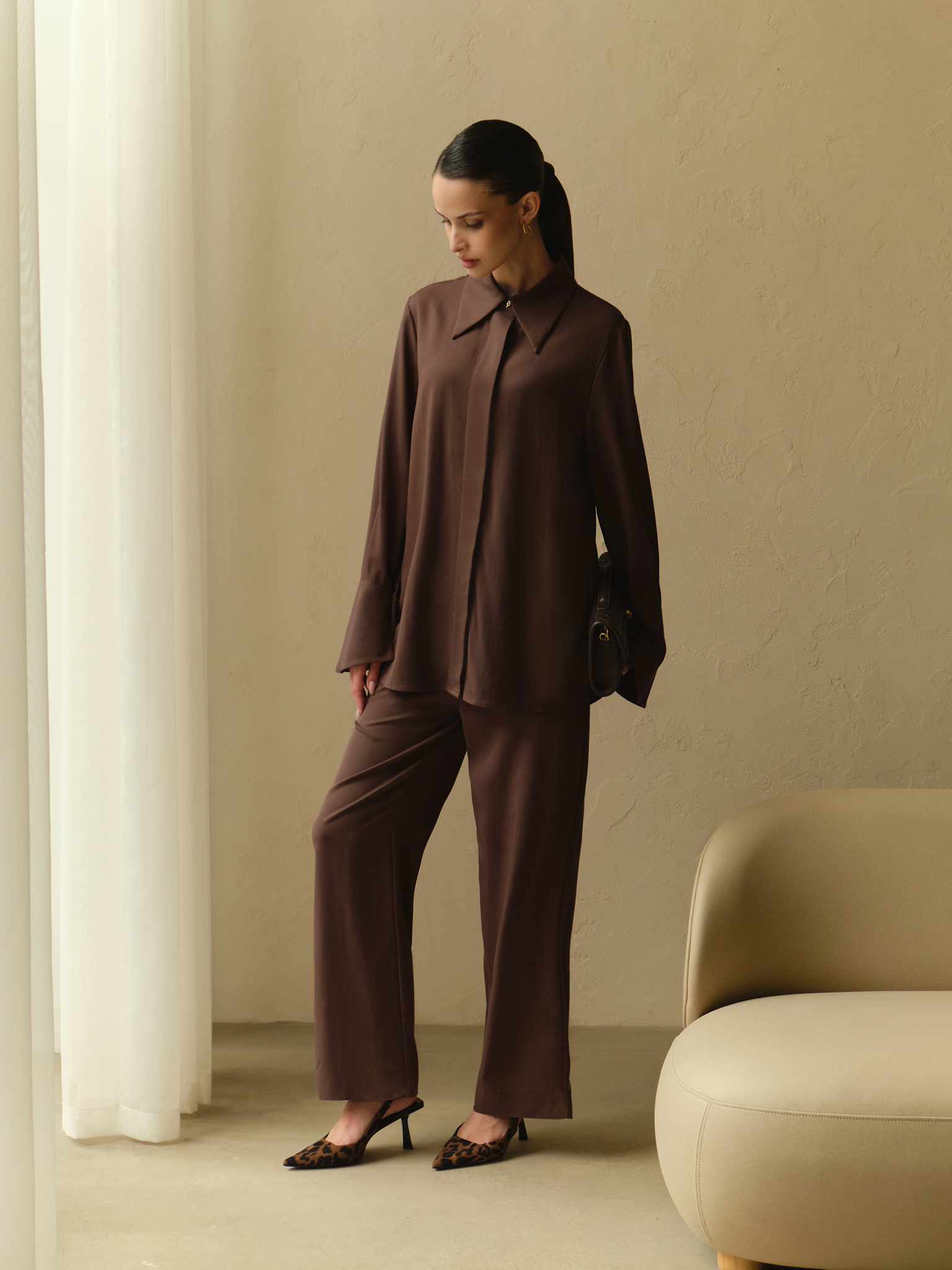 Loose shirt with wide cuffs