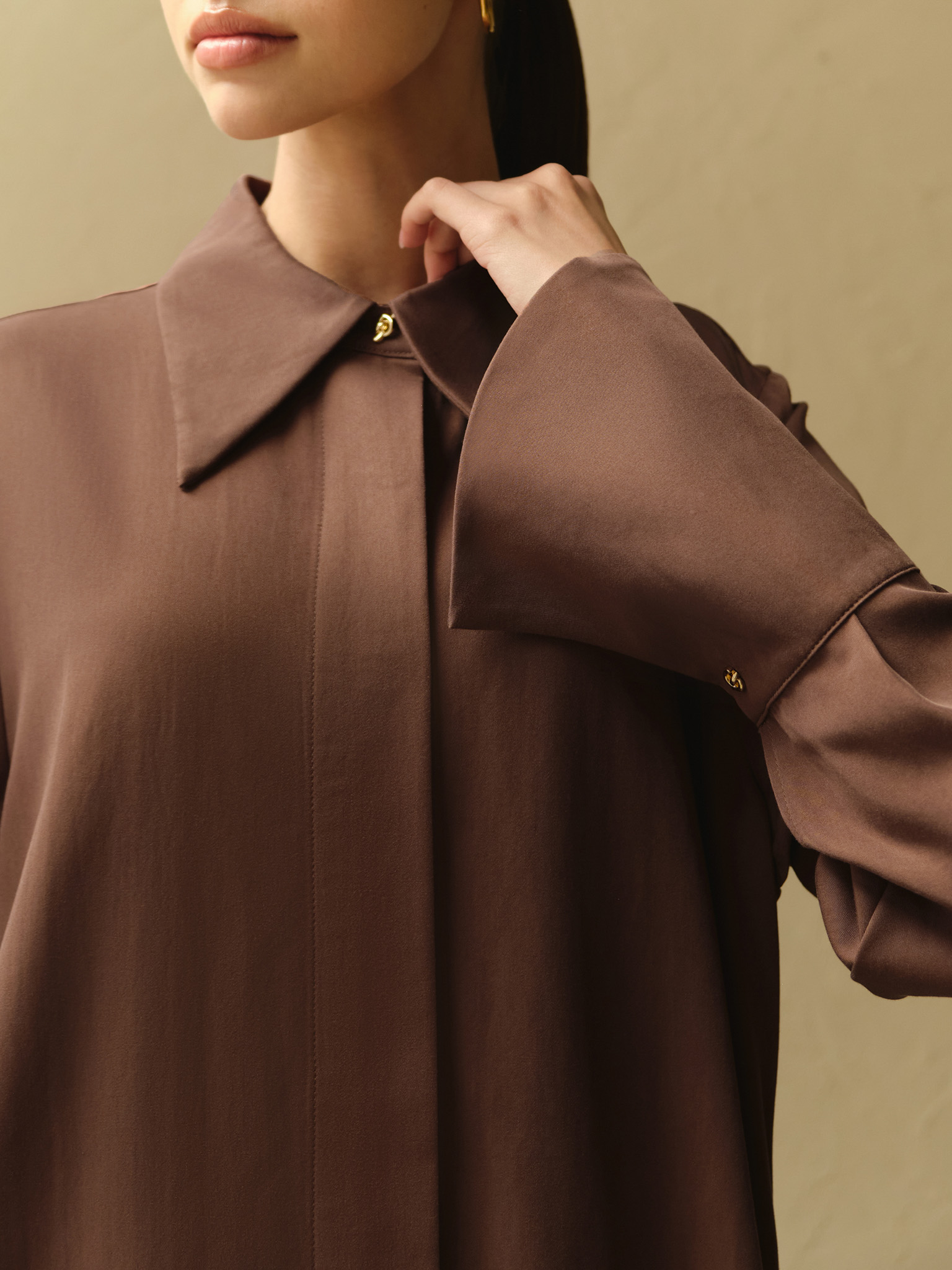 Loose shirt with wide cuffs