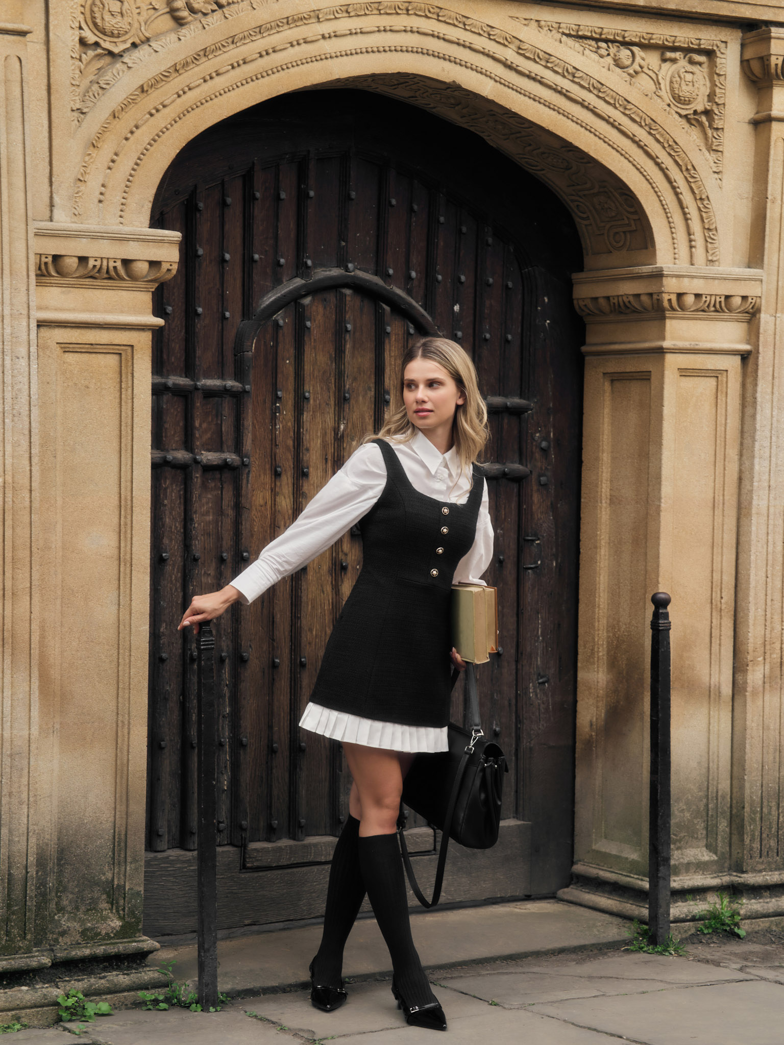 Сарафан мини из твида с крупными пуговицами на лифе