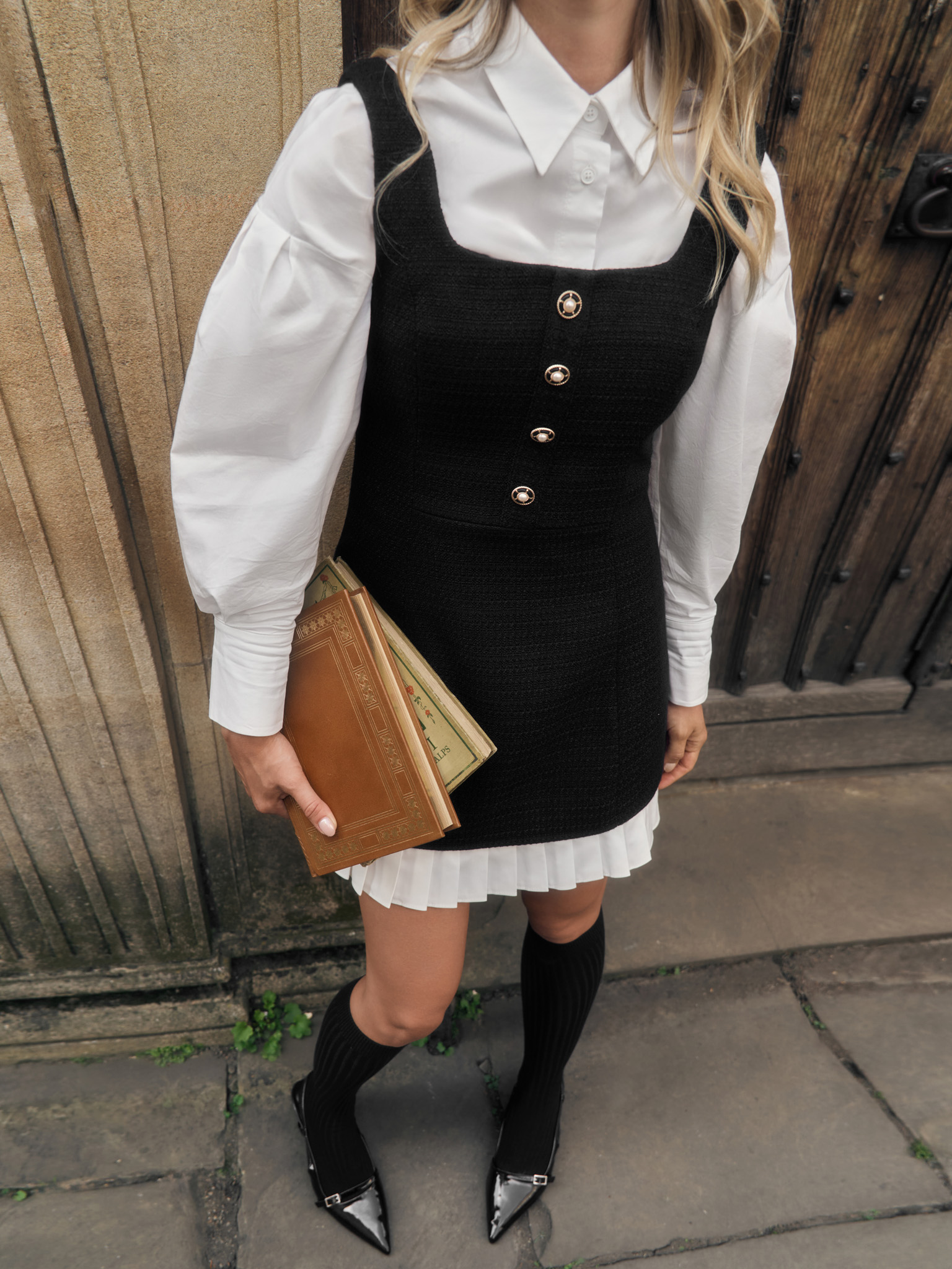 Сарафан мини из твида с крупными пуговицами на лифе