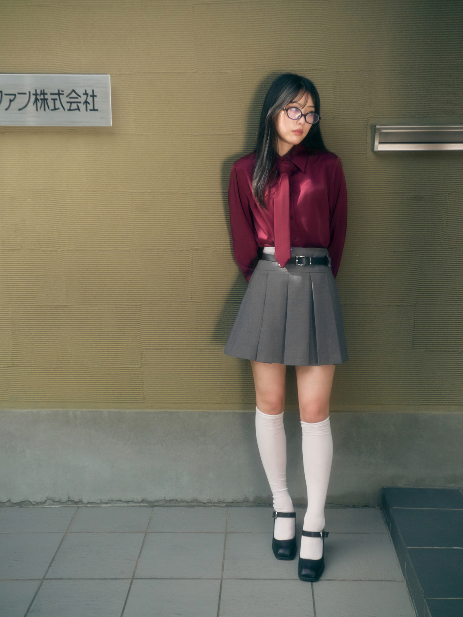 Mini pleated skirt with eco-leather belt