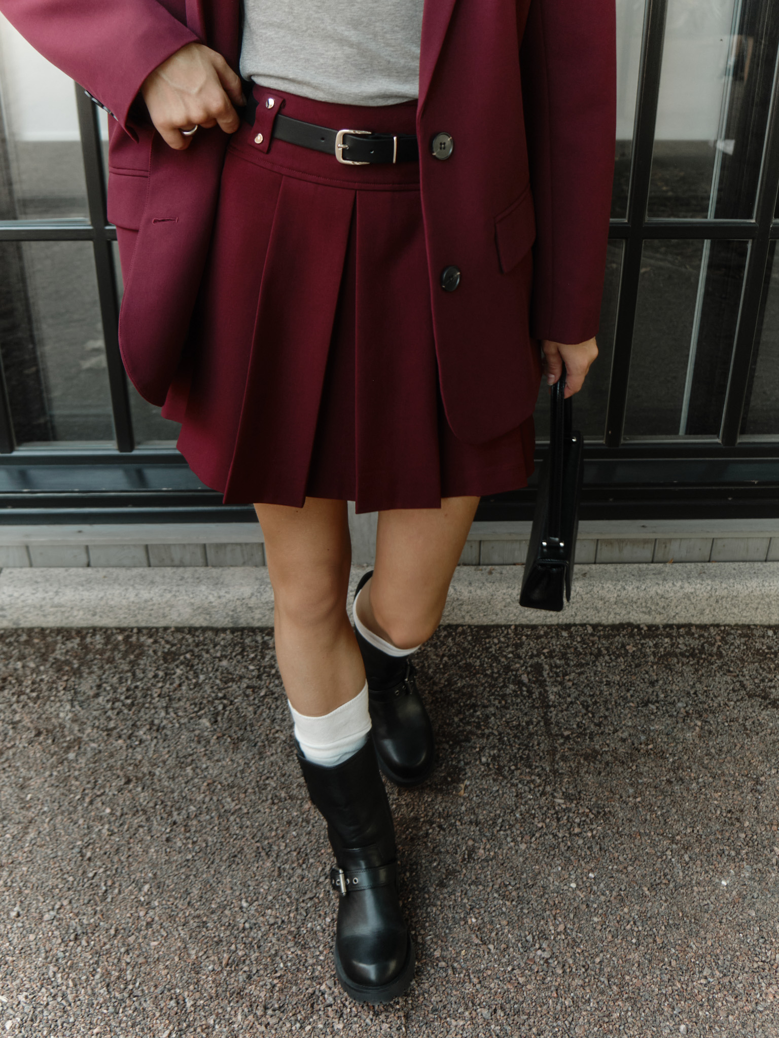 Юбка мини в складку с ремнем из экокожи