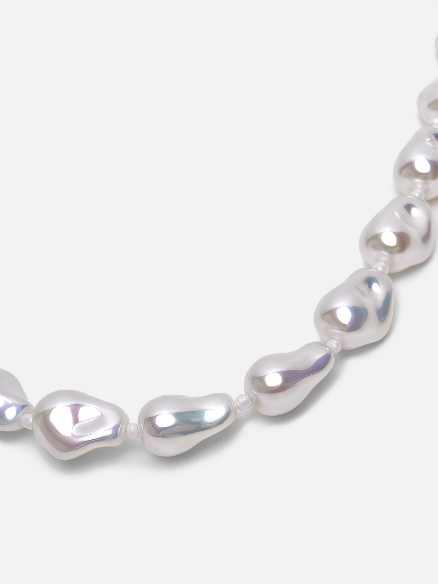 عقد من اللؤلؤ الطبيعي