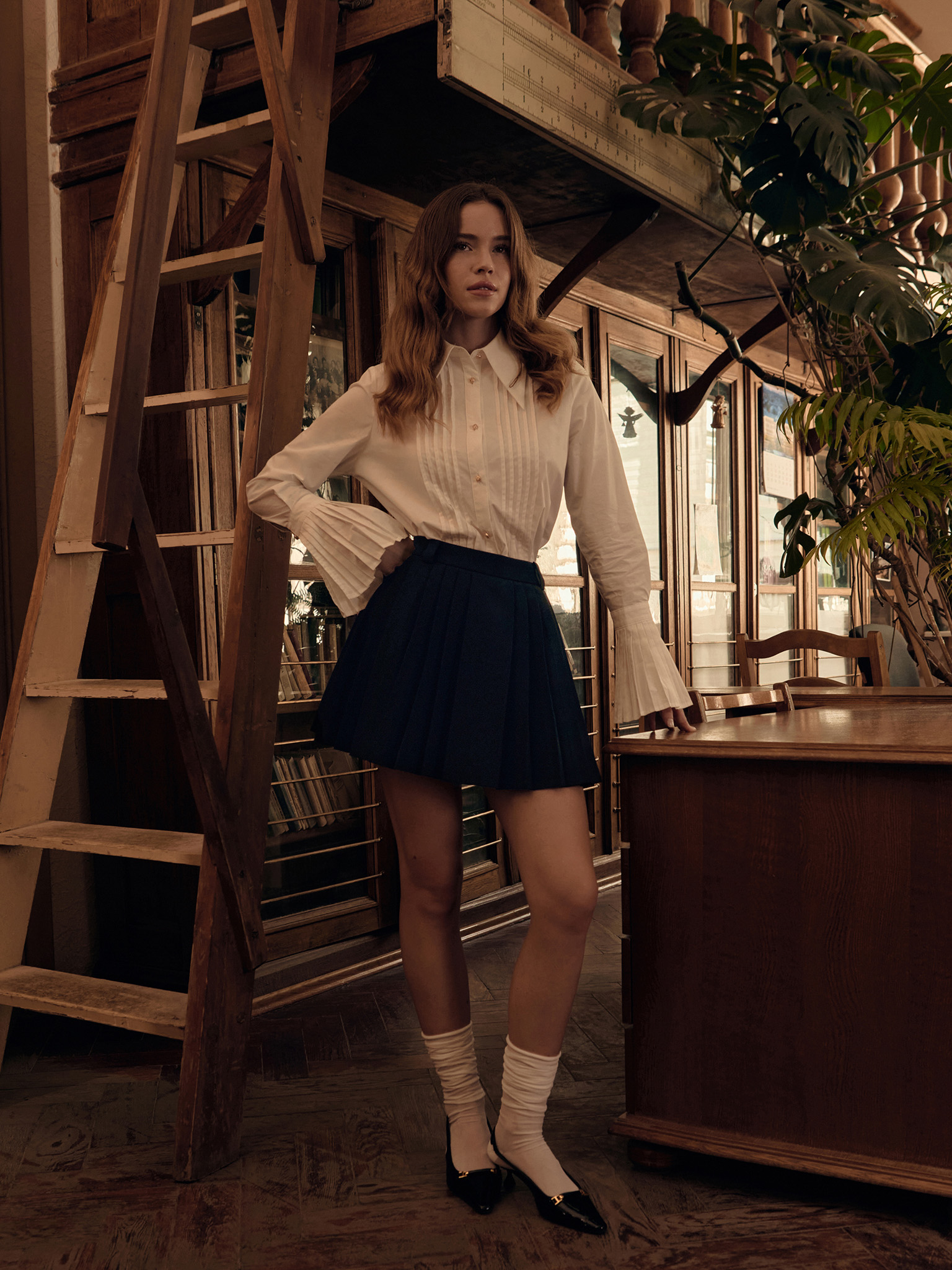 Mid-rise mini skirt with pleats