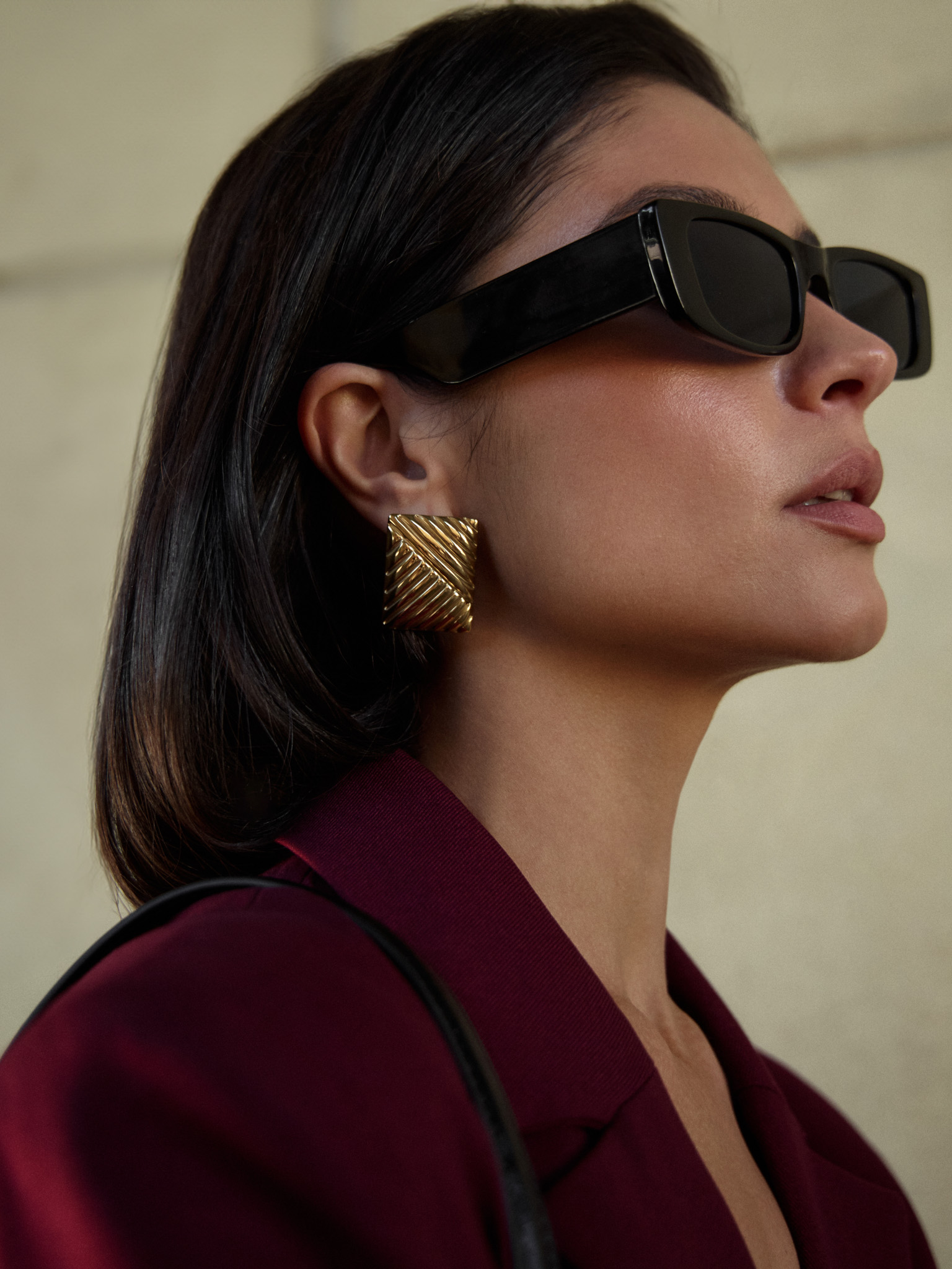 Rectangular stud earrings with diagonal stripes