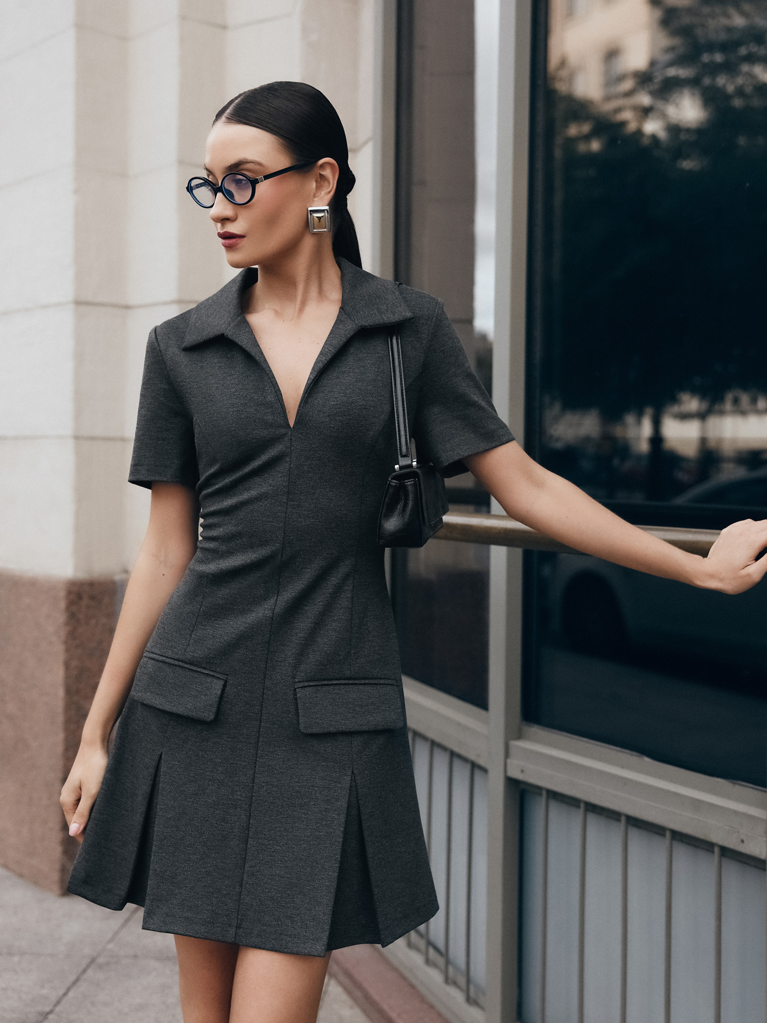 Mini dress with V-neckline and lapel collar