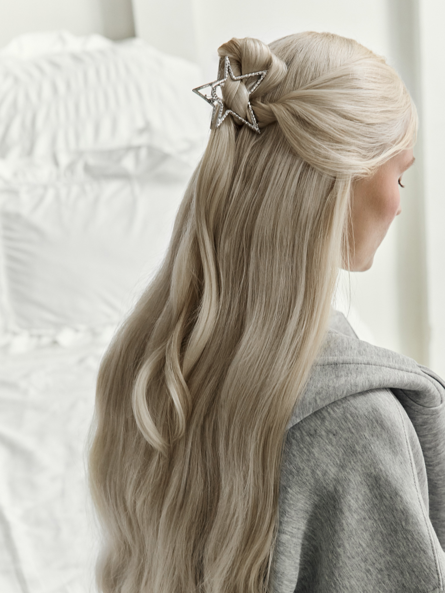 Star-shaped claw hair clip