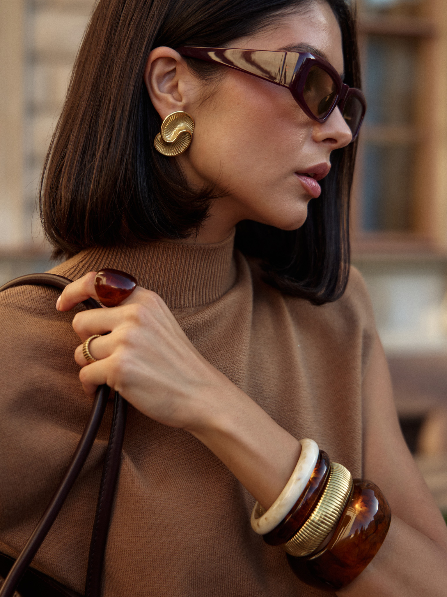 Large amber effect ring