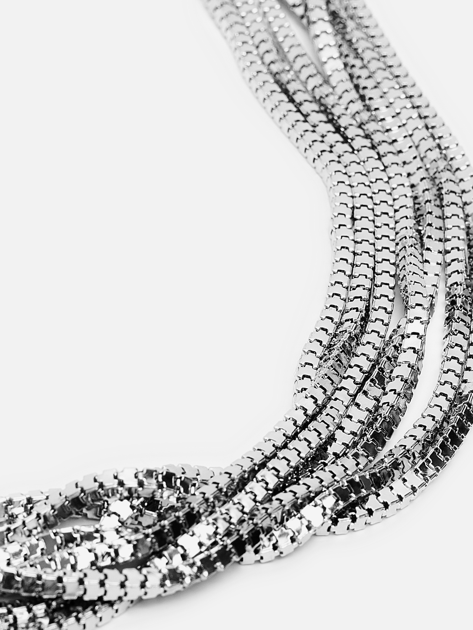 Intertwined chain necklace