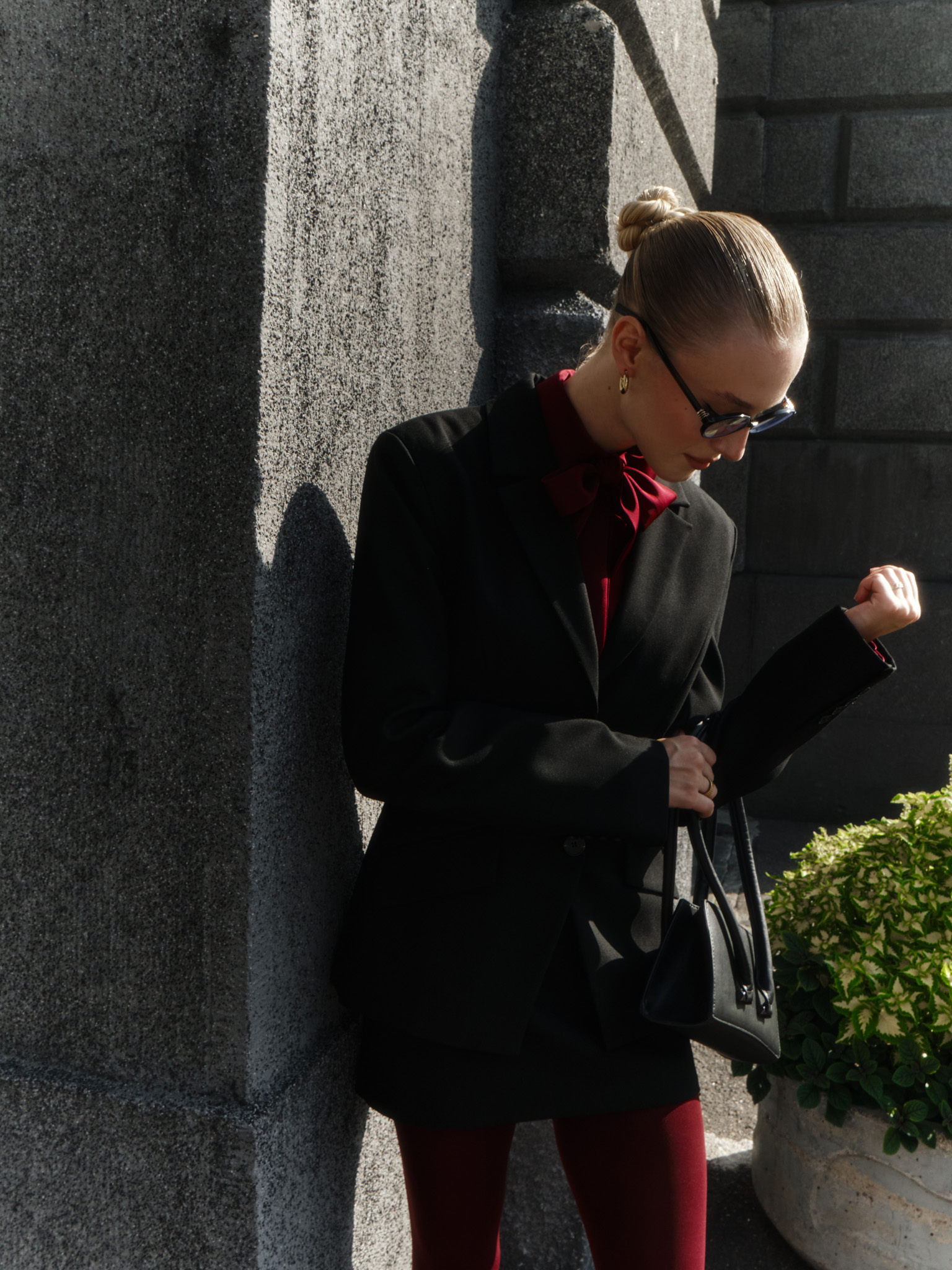 Single-breasted jacket with fitted silhouette