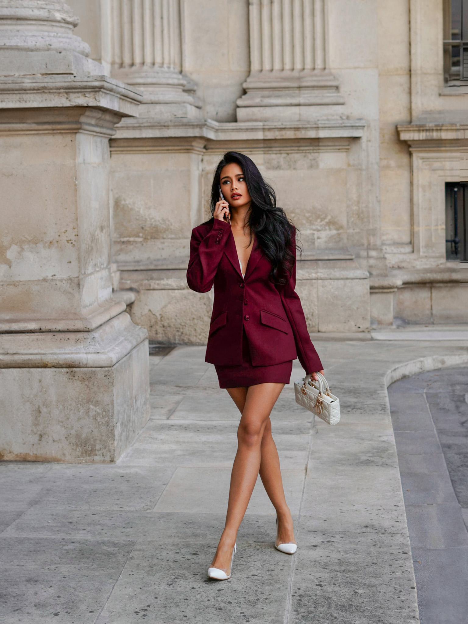 Single-breasted jacket with fitted silhouette