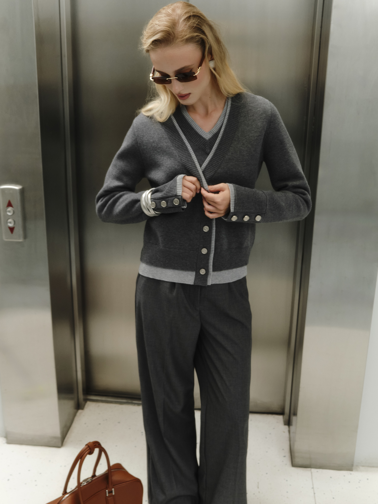 Трикотажный джемпер с контрастными деталями