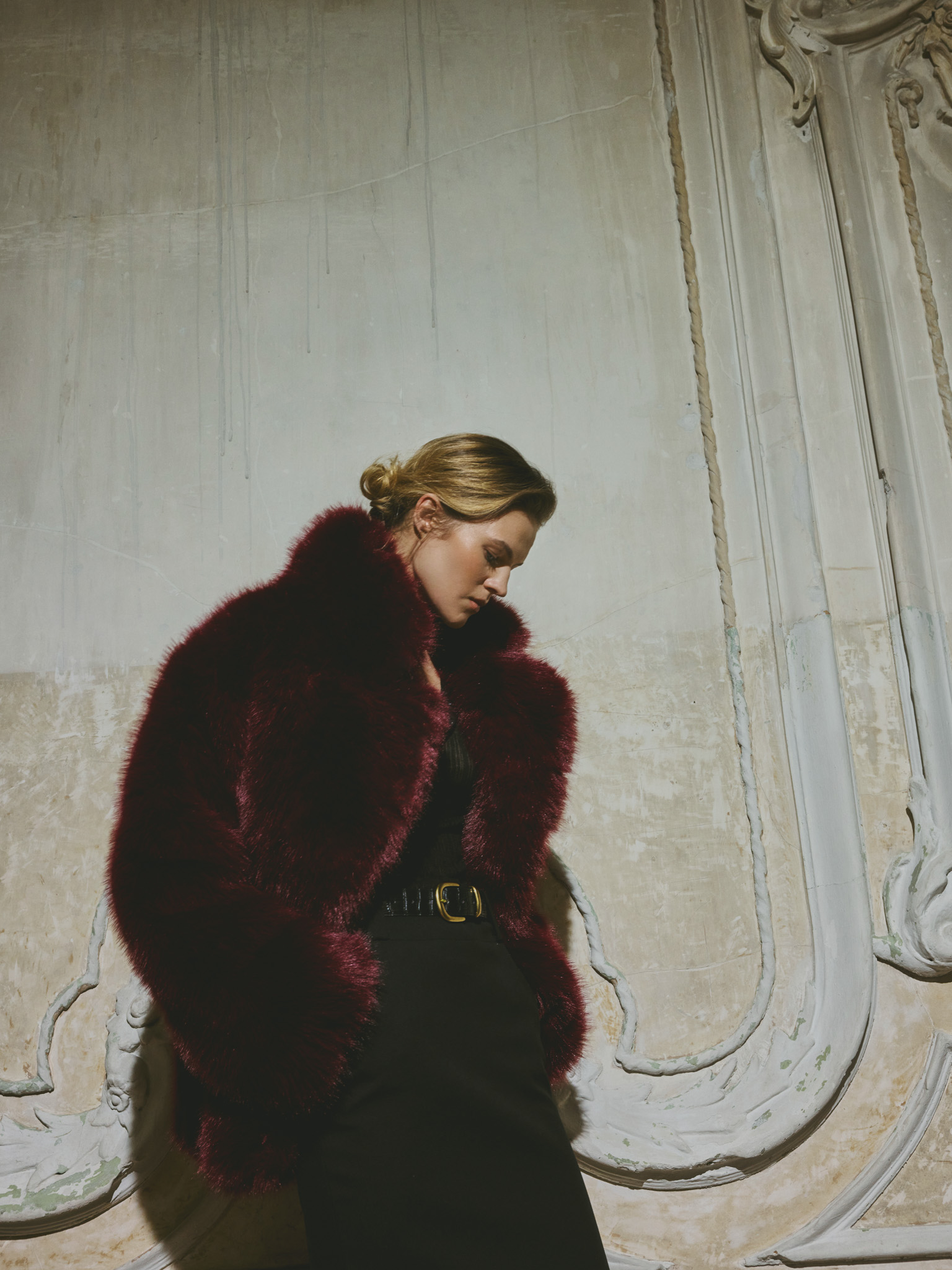 Короткая экошуба с объемным воротником