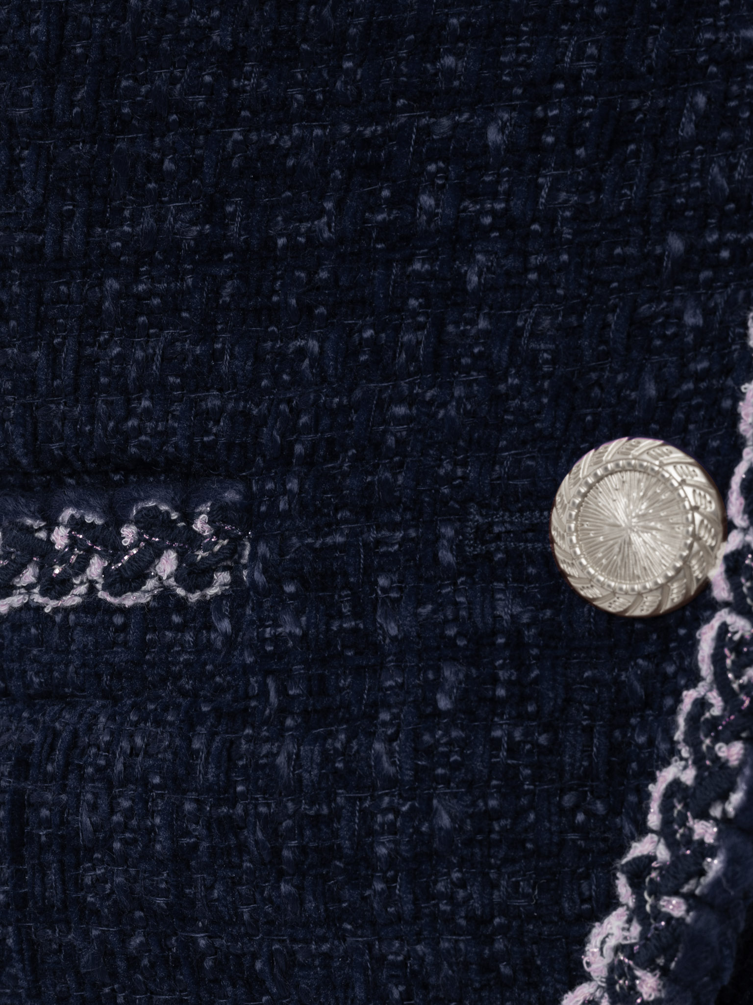 Твидовый жилет с фактурным кантом и крупными пуговицами