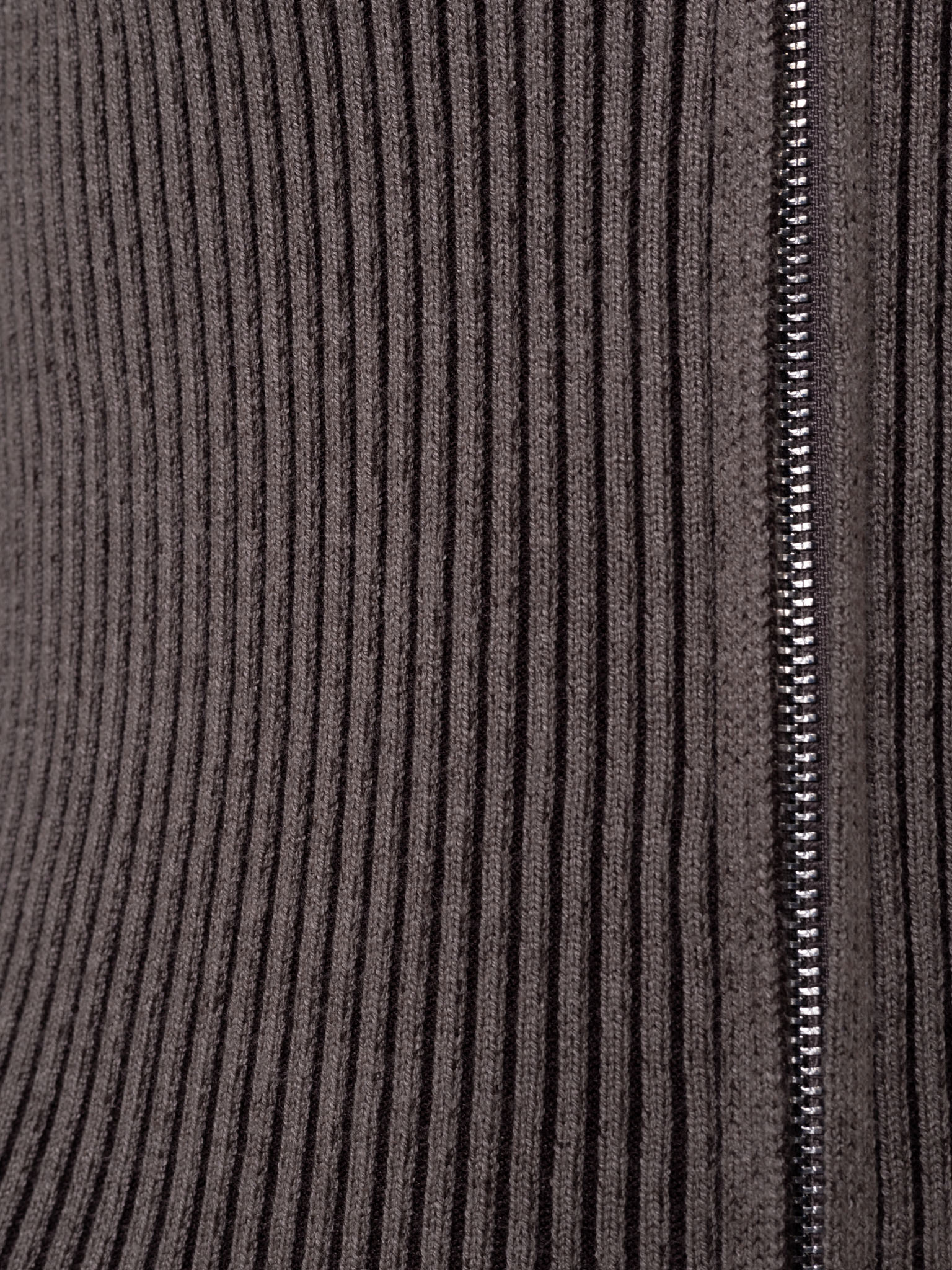 Трикотажный кардиган в рубчик на молнии