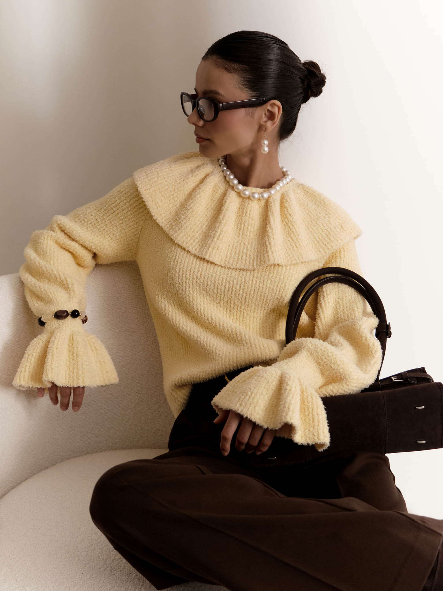 Pullover mit Volants an Kragen und Ärmeln