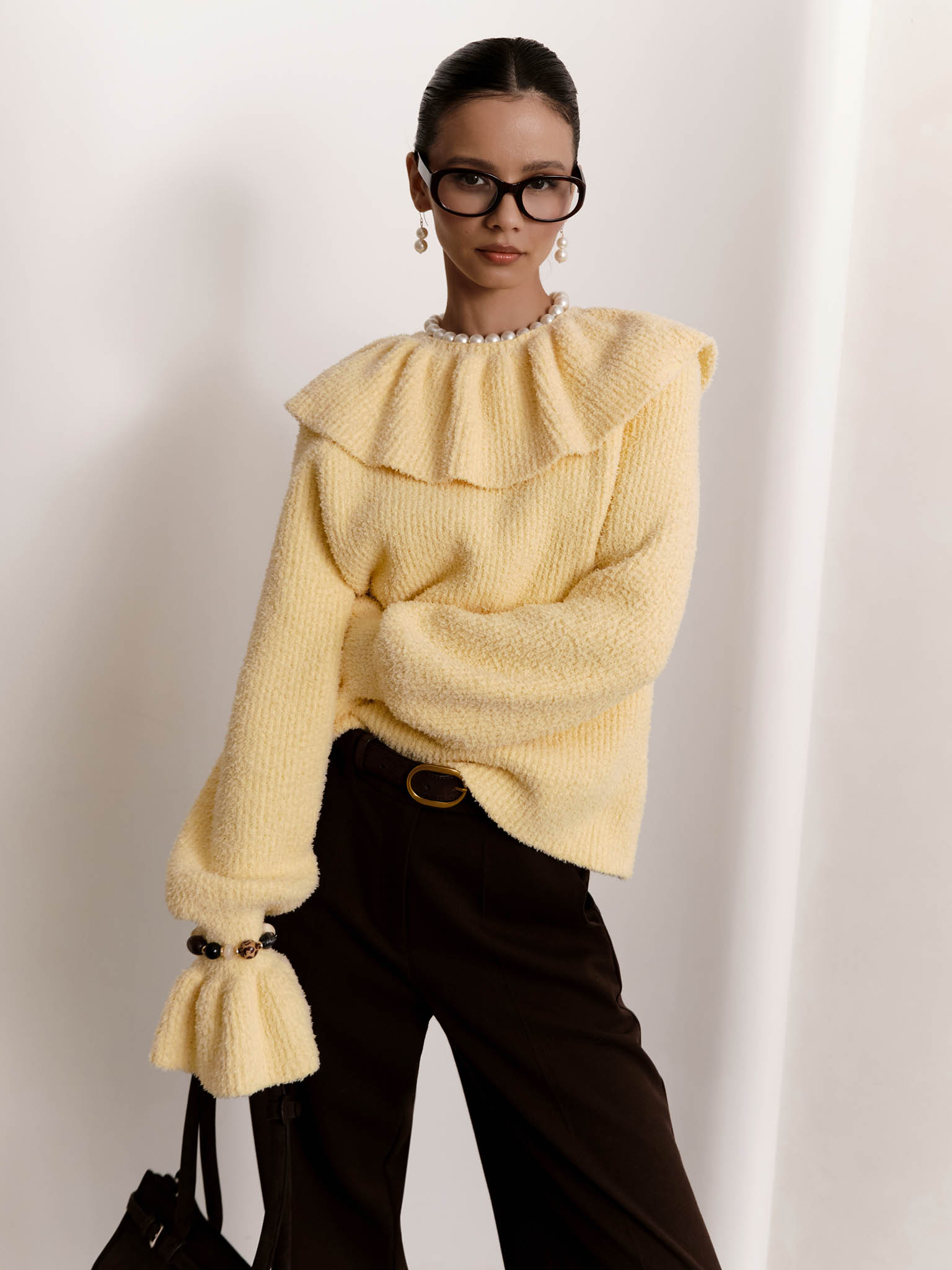 Pullover mit Volants an Kragen und Ärmeln