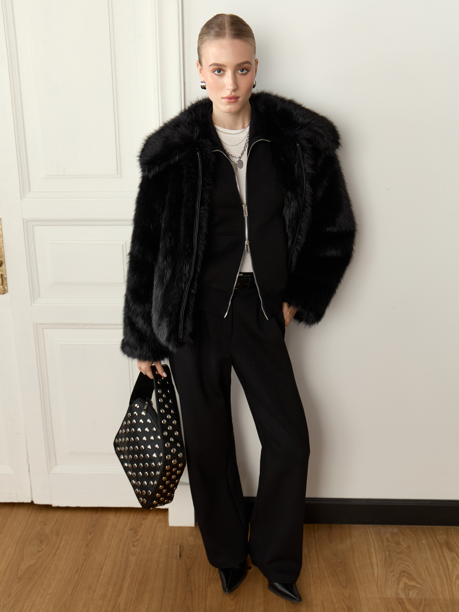 Straight trousers made from French Terry with waist pleats