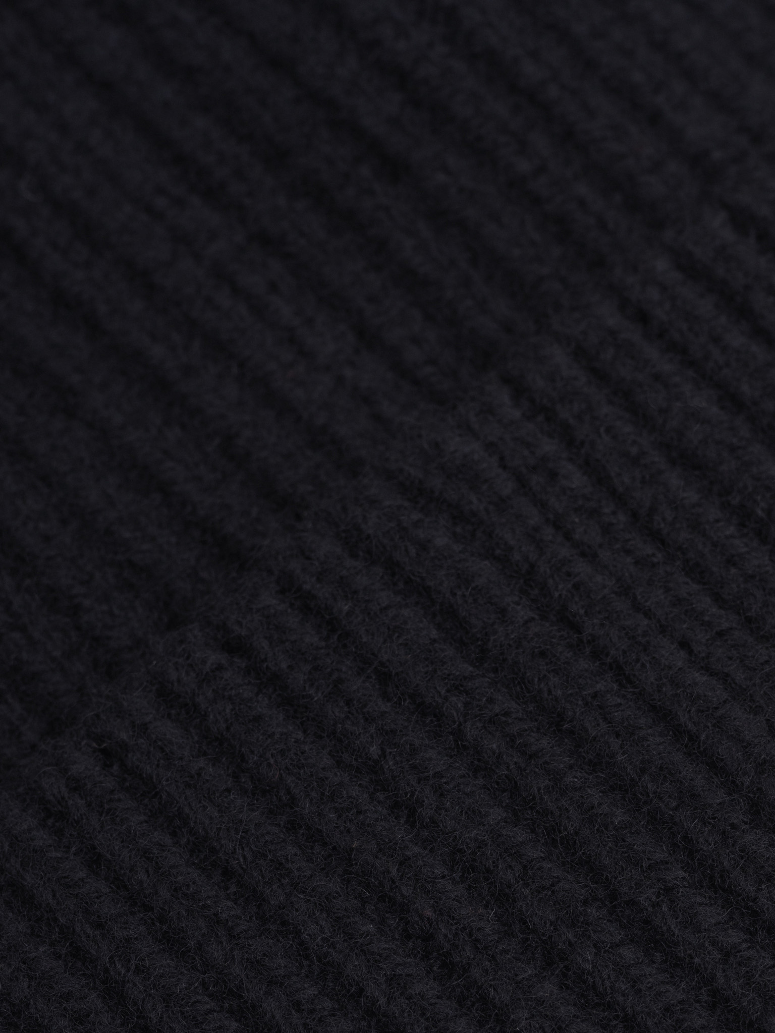 Fitted beanie in combined knitted fabric