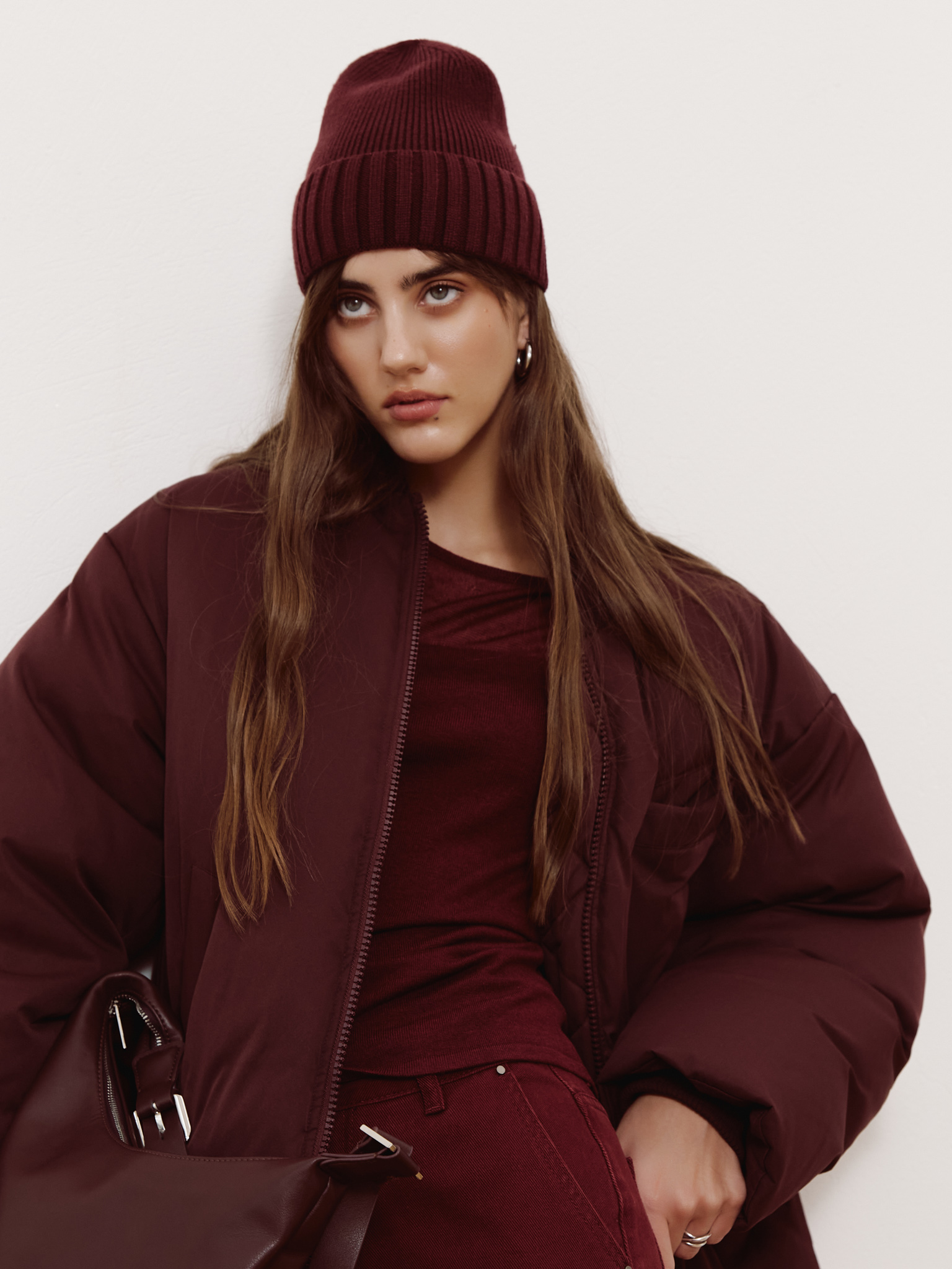 Fitted beanie in combined knitted fabric