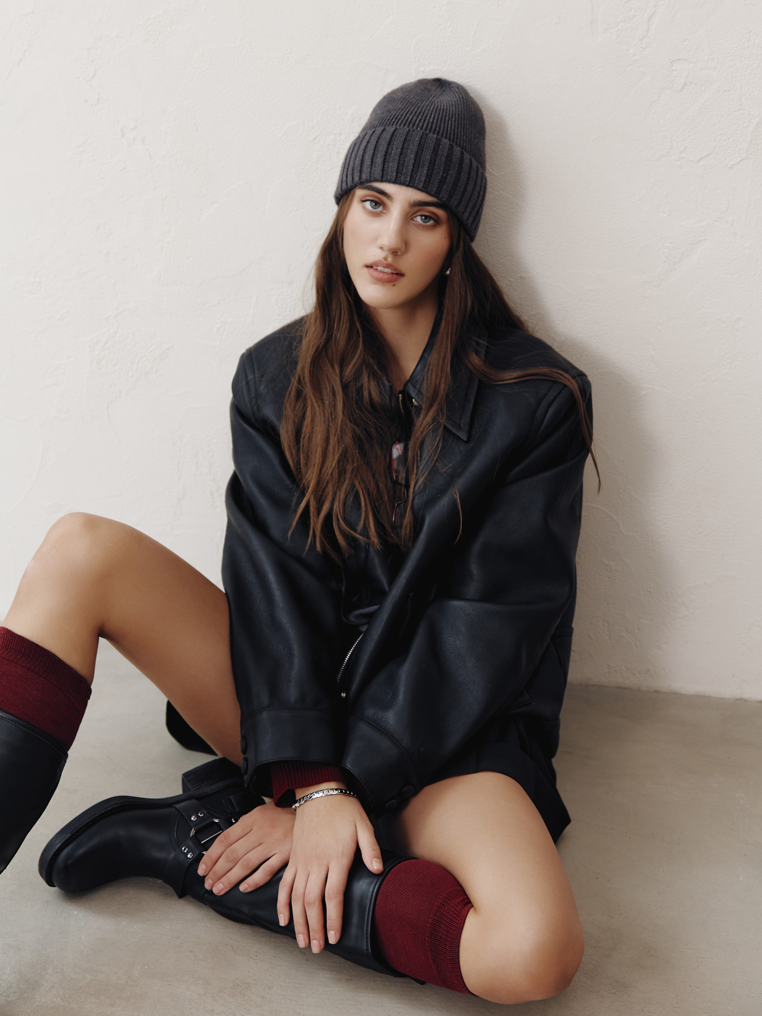 Fitted beanie in combined knitted fabric