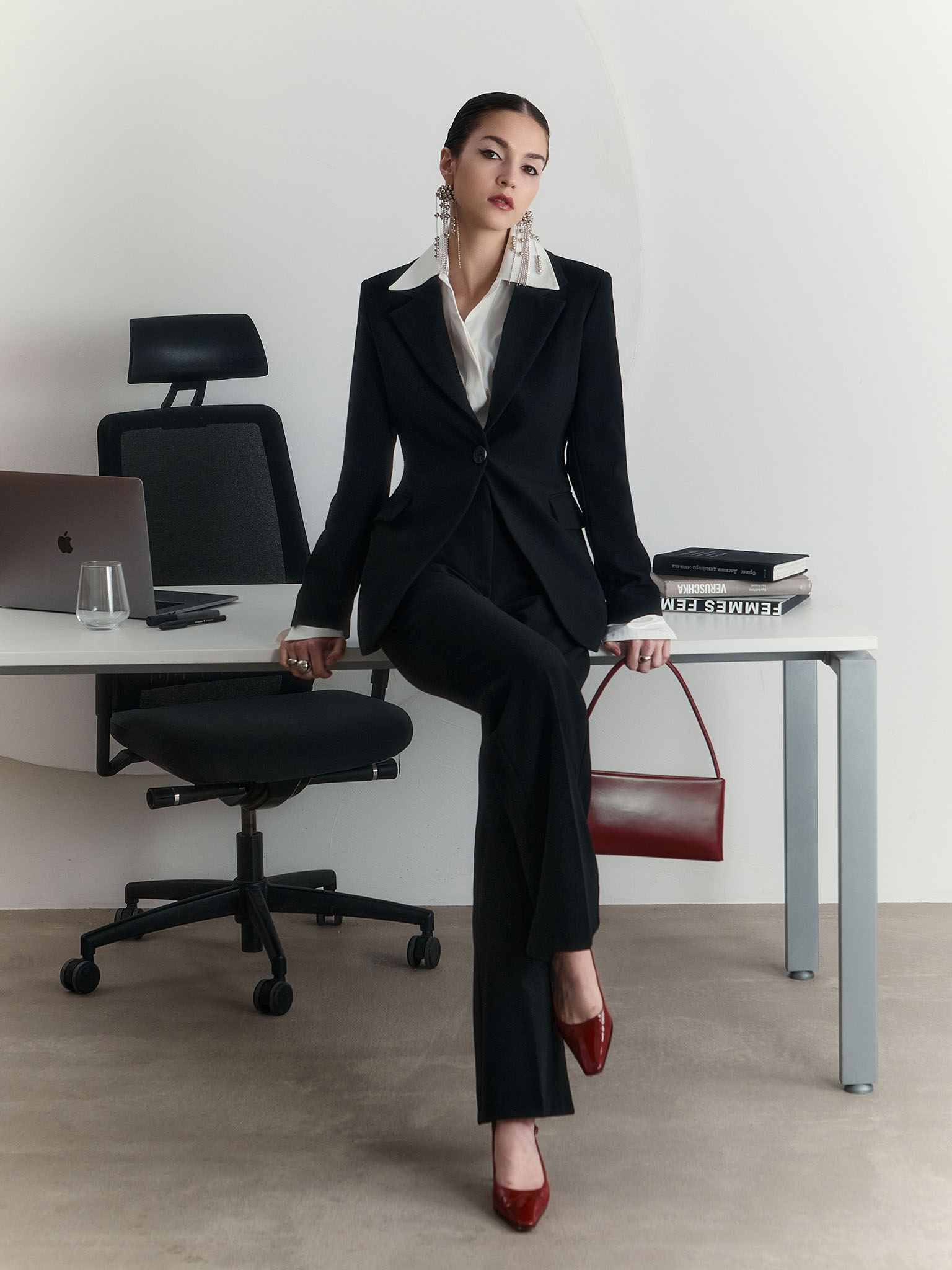 Single-button fitted jacket