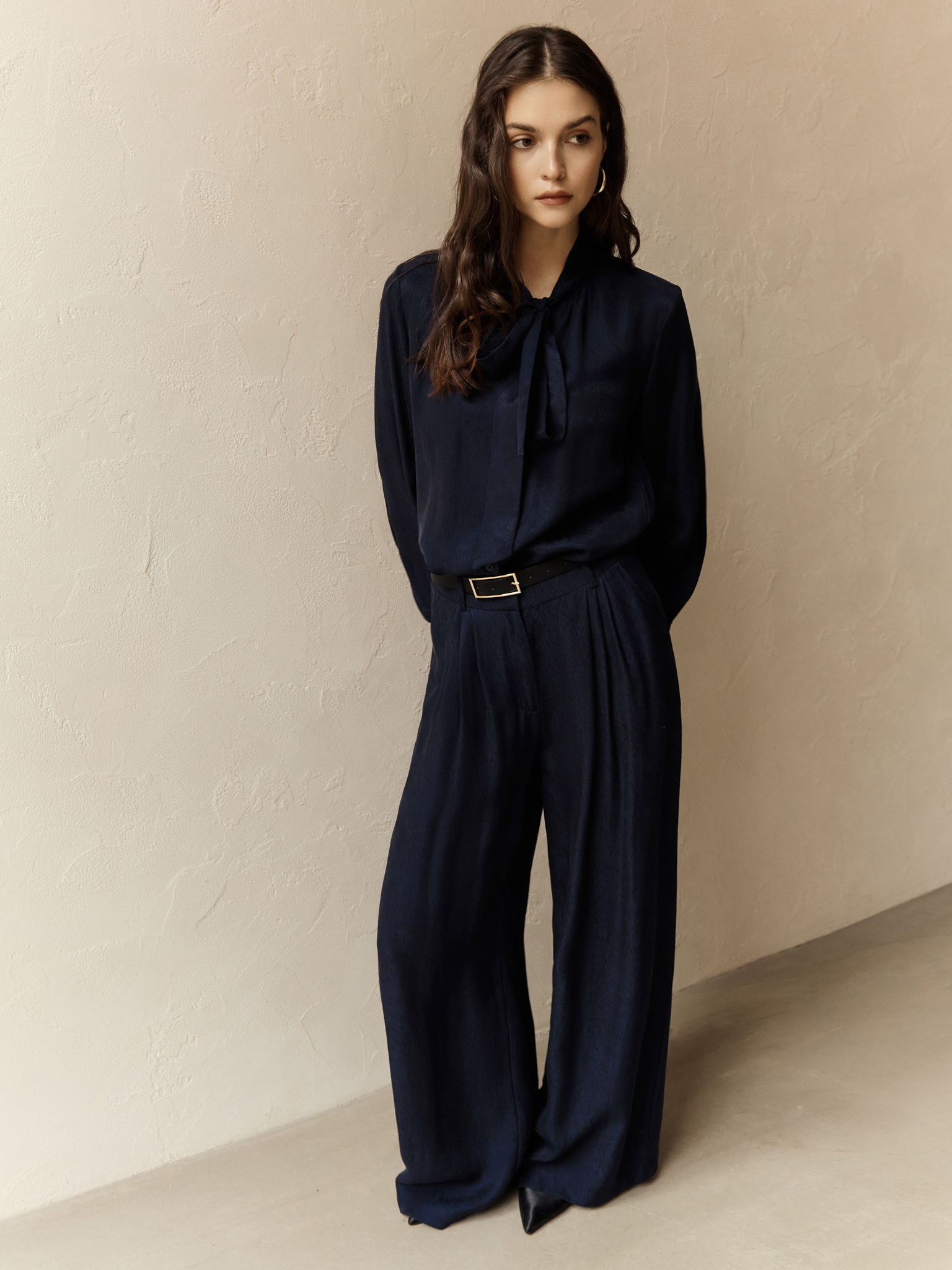 Loose blouse with ribbons on the collar