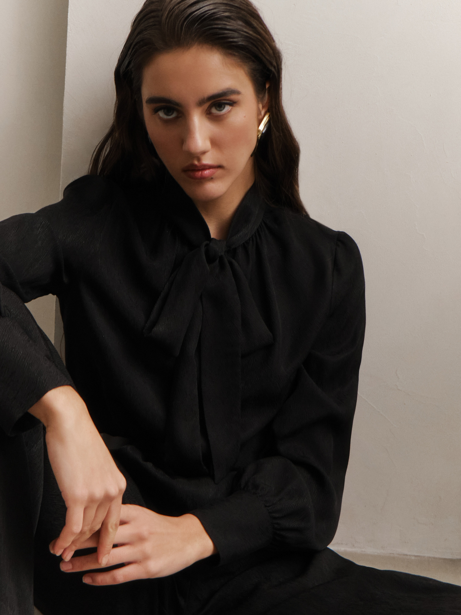 Loose blouse with ribbons on the collar